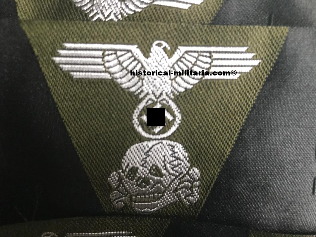 Waffen-SS Officer M43 Trapezoid bevo woven cap insignia on green - Waffen-SS Mützentrapez Offizier gewebt auf grün - Trapezio da Ufficiale delle Waffen-SS M43 su panno verde Waffen-SS Officer M43 Trapezoid bevo woven cap insignia on green - Waffen-SS Mützentrapez Offizier gewebt auf grün - Trapezio da Ufficiale delle Waffen-SS M43 su panno verde