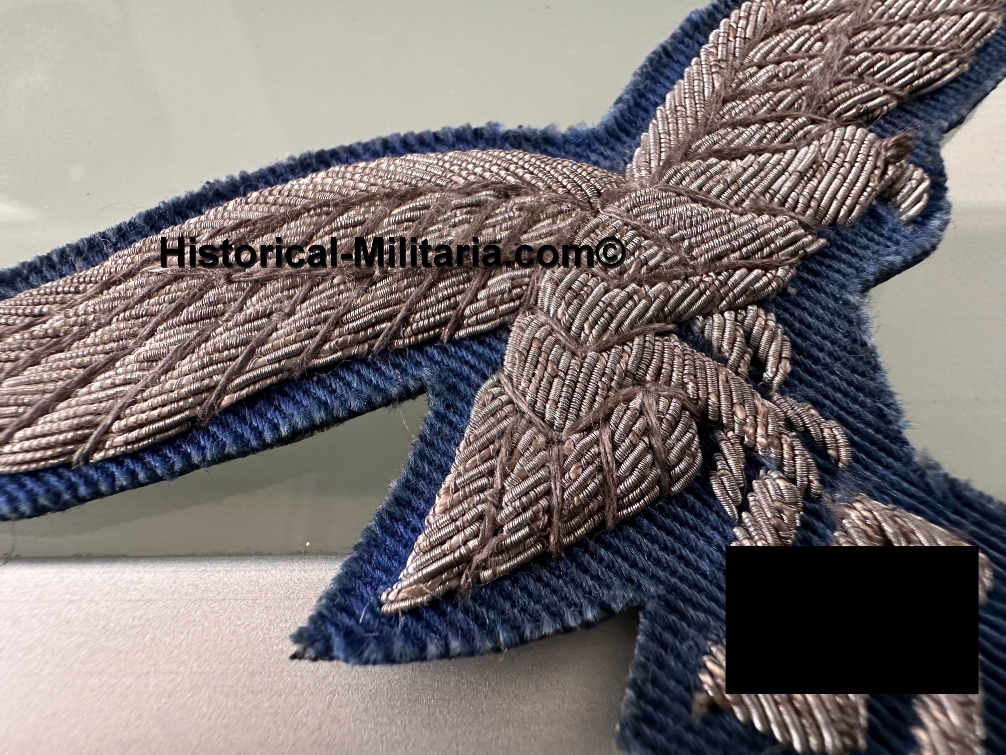 Luftwaffe Officer breast eagle antique finish on blue fabric - Luftwaffe Offizier Brust Adler stark gealtert auf blauem Stoff - Aquila da petto Ufficiale della Luftwaffe aspetto antico panno blu Luftwaffe Officer breast eagle antique finish on blue fabric - Luftwaffe Offizier Brust Adler stark gealtert auf blauem Stoff - Aquila da petto Ufficiale della Luftwaffe aspetto antico panno blu
