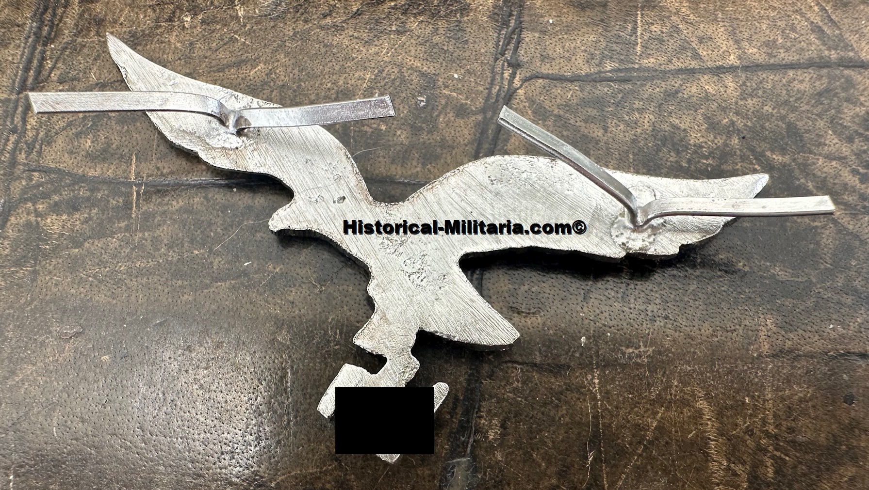 Luftwaffe Officer metal visor cap eagle slightly darkened - Luftwaffe Adler für Schirmmütze Offizier Metall leicht gedunkelt - Luftwaffe aquila da berretto di metallo leggermente scurata Luftwaffe Officer metal visor cap eagle slightly darkened - Luftwaffe Adler für Schirmmütze Offizier Metall leicht gedunkelt - Luftwaffe aquila da berretto di metallo leggermente scurata