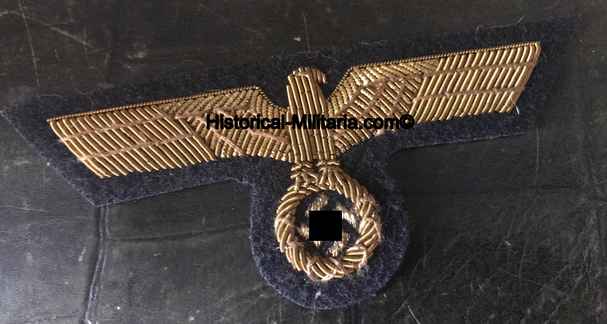 Kriegsmarine Officer breast eagle antique finish on dark blue - Brustadler Offizier Kriegsmarine alt aussehend - Aquila da Ufficiale della Kriegsmarine tedesca aspetto antico Kriegsmarine Officer breast eagle antique finish on dark blue - Brustadler Offizier Kriegsmarine alt aussehend - Aquila da Ufficiale della Kriegsmarine tedesca aspetto antico