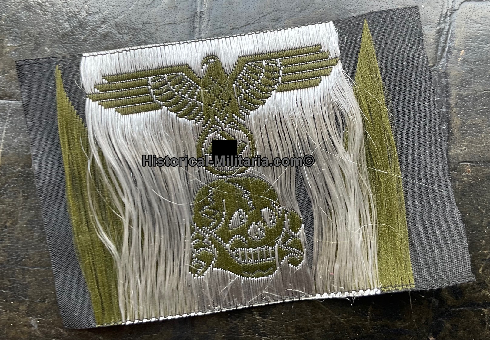 Waffen-SS Officer cap insignia M 43 trapezoid woven on green - Waffen-SS Mützentrapez Offizier gewebt auf grün - Trapezio da Ufficiale delle Waffen-SS M43 su panno verde tipo bevo Waffen-SS Officer cap insignia M 43 trapezoid woven on green - Waffen-SS Mützentrapez Offizier gewebt auf grün - Trapezio da Ufficiale delle Waffen-SS M43 su panno verde tipo bevo