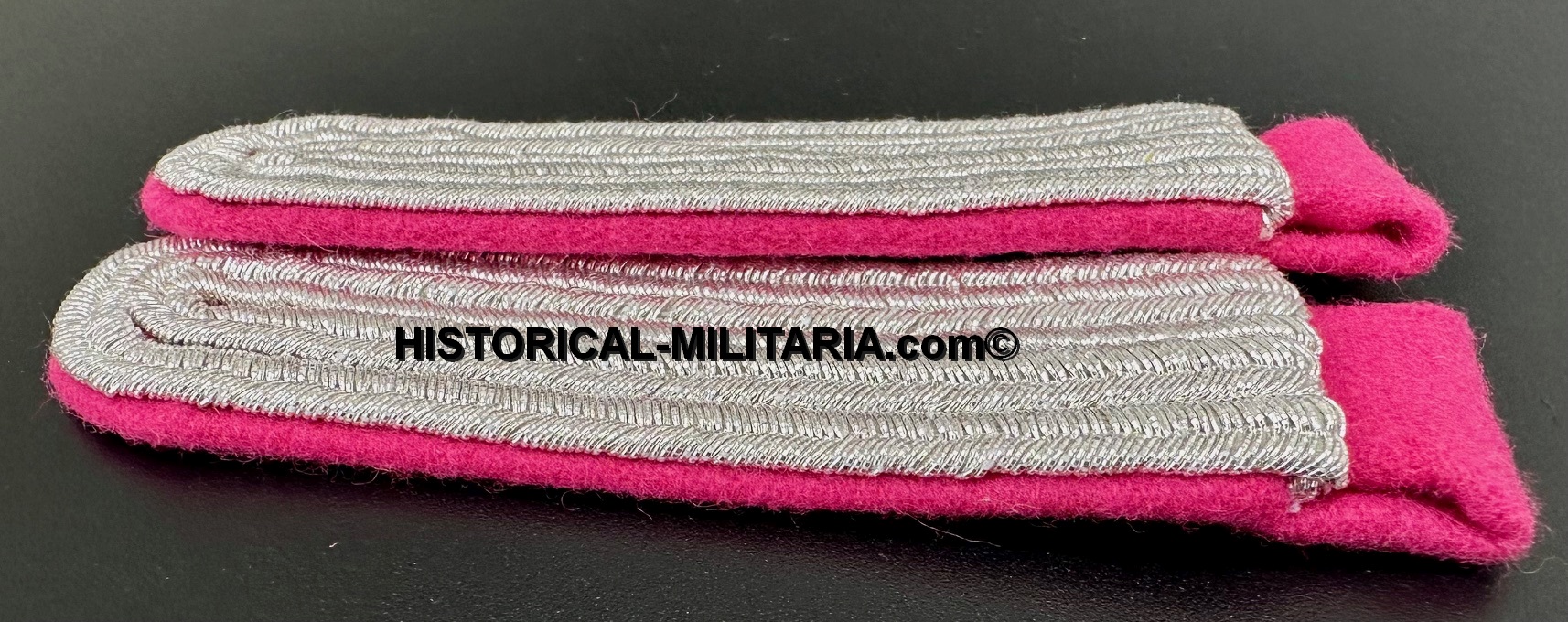 OKH/ OKW Schulterklappen Leutnant im Generalstab des Heeres - OKH/OKW 2nd Lieutenant shiny sew-in shoulder boards on carmine High Command of the Armed Forces - Spalline da Sottotenente Alto Comando forze armate OKH/ OKW Schulterklappen Leutnant im Generalstab des Heeres - OKH/OKW 2nd Lieutenant shiny sew-in shoulder boards on carmine High Command of the Armed Forces - Spalline da Sottotenente Alto Comando forze armate