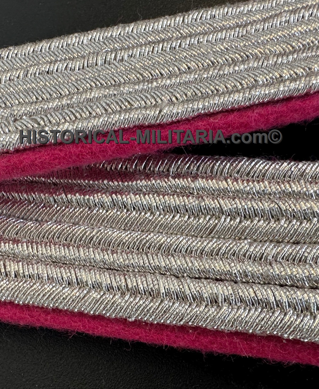 OKH/ OKW Schulterklappen Leutnant im Generalstab des Heeres - OKH/OKW 2nd Lieutenant shiny shoulder boards on carmine High Command of the Armed Forces - Spalline da Sottotenente Alto Comando delle forze armate OKH/ OKW Schulterklappen Leutnant im Generalstab des Heeres - OKH/OKW 2nd Lieutenant shiny shoulder boards on carmine High Command of the Armed Forces - Spalline da Sottotenente Alto Comando delle forze armate