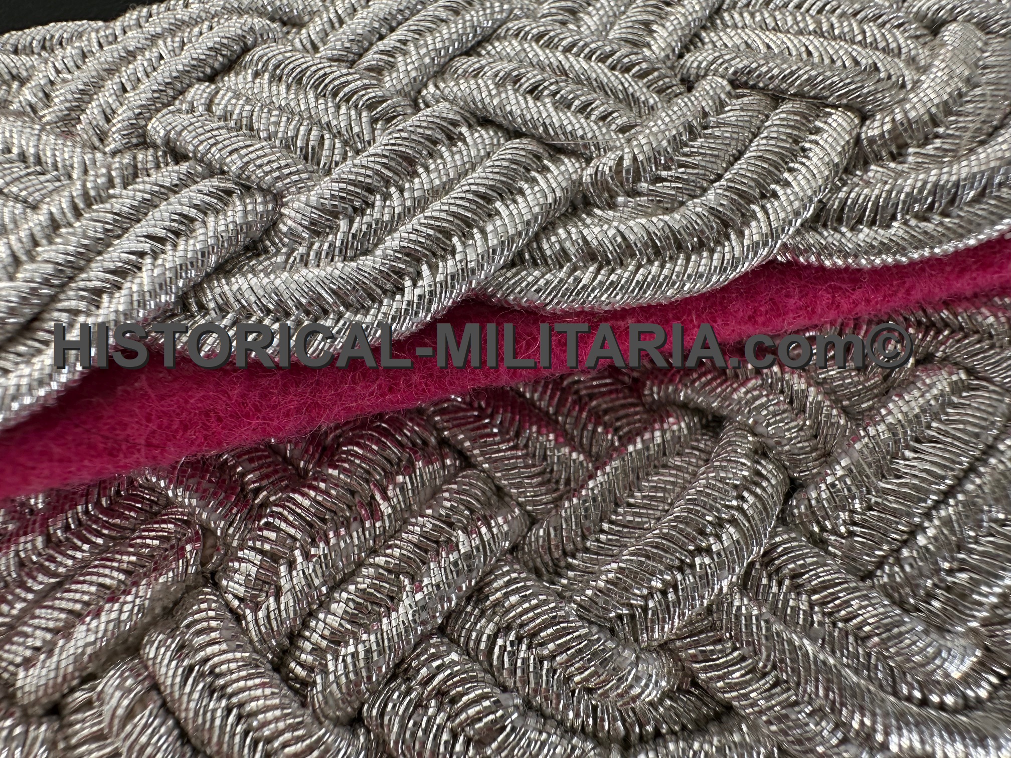 OKH/ OKW Schulterklappen Major im Generalstab des Heeres - Major shiny sew-in shoulder boards on carmine High Command of the Armed Forces - Spalline da Maggiore Alto Comando delle forze armate OKH/ OKW Schulterklappen Major im Generalstab des Heeres - Major shiny sew-in shoulder boards on carmine High Command of the Armed Forces - Spalline da Maggiore Alto Comando delle forze armate