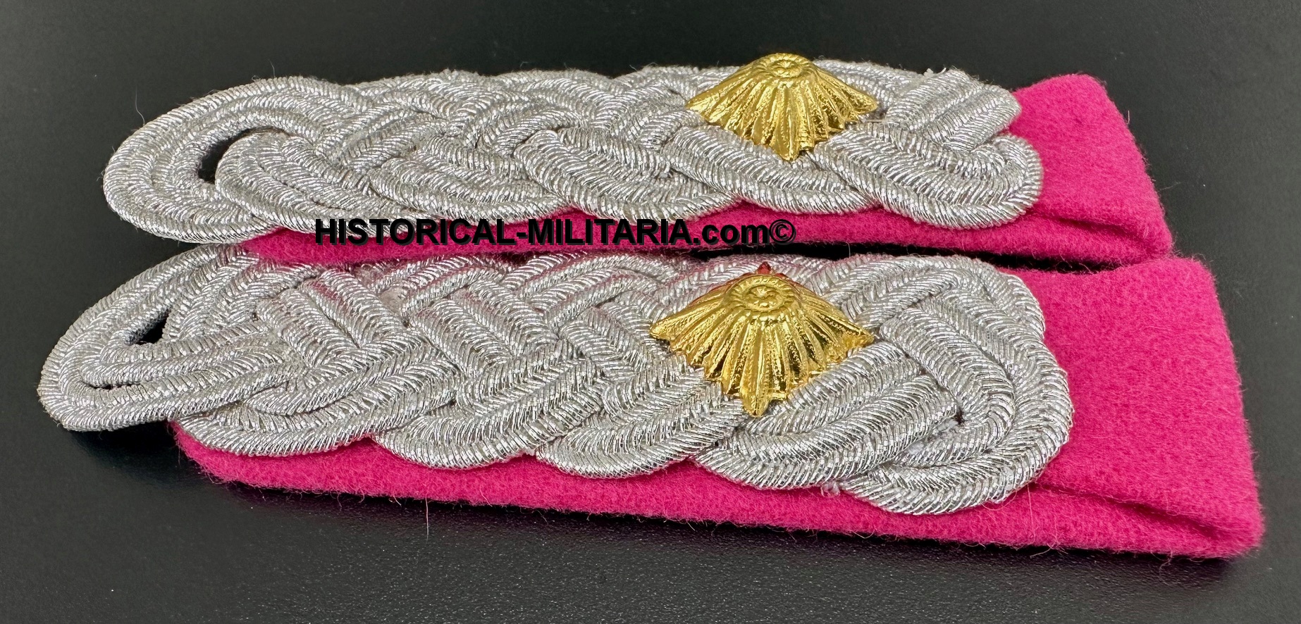 OKH/ OKW Schulterklappen Oberstleutnant im Generalstab des Heeres - OKH/OKW Colonel shiny sew-in shoulder boards on carmine High Command of the Armed Forces - Spalline da Tenente Colonnello Alto Comando forze armate OKH/ OKW Schulterklappen Oberstleutnant im Generalstab des Heeres - OKH/OKW Colonel shiny sew-in shoulder boards on carmine High Command of the Armed Forces - Spalline da Tenente Colonnello Alto Comando forze armate