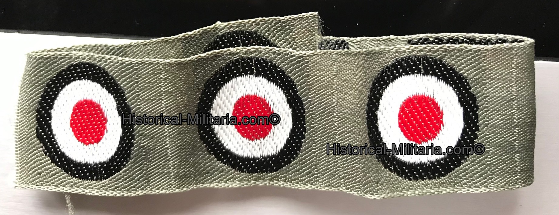 EM/ NCO German army woven cockade on fieldgrey - Heer Mützenkokarde auf feldgrau - Coccarda nazionale tedesca da bustina su panno feldgrau della Heer EM/ NCO German army woven cockade on fieldgrey - Heer Mützenkokarde auf feldgrau - Coccarda nazionale tedesca da bustina su panno feldgrau della Heer