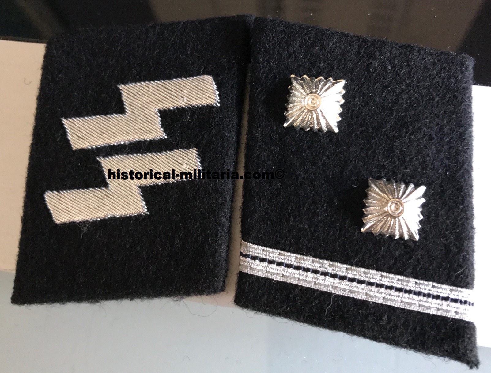SS-Hauptscharführer Kragenspiegel Hscharf silber Waffen-SS - Chief Platoon leader SS collar tabs silver - mostrine da Maresciallo Maggiore Waffen-SS ricamo argento SS-Hauptscharführer Kragenspiegel Hscharf silber Waffen-SS - Chief Platoon leader SS collar tabs silver - mostrine da Maresciallo Maggiore Waffen-SS ricamo argento