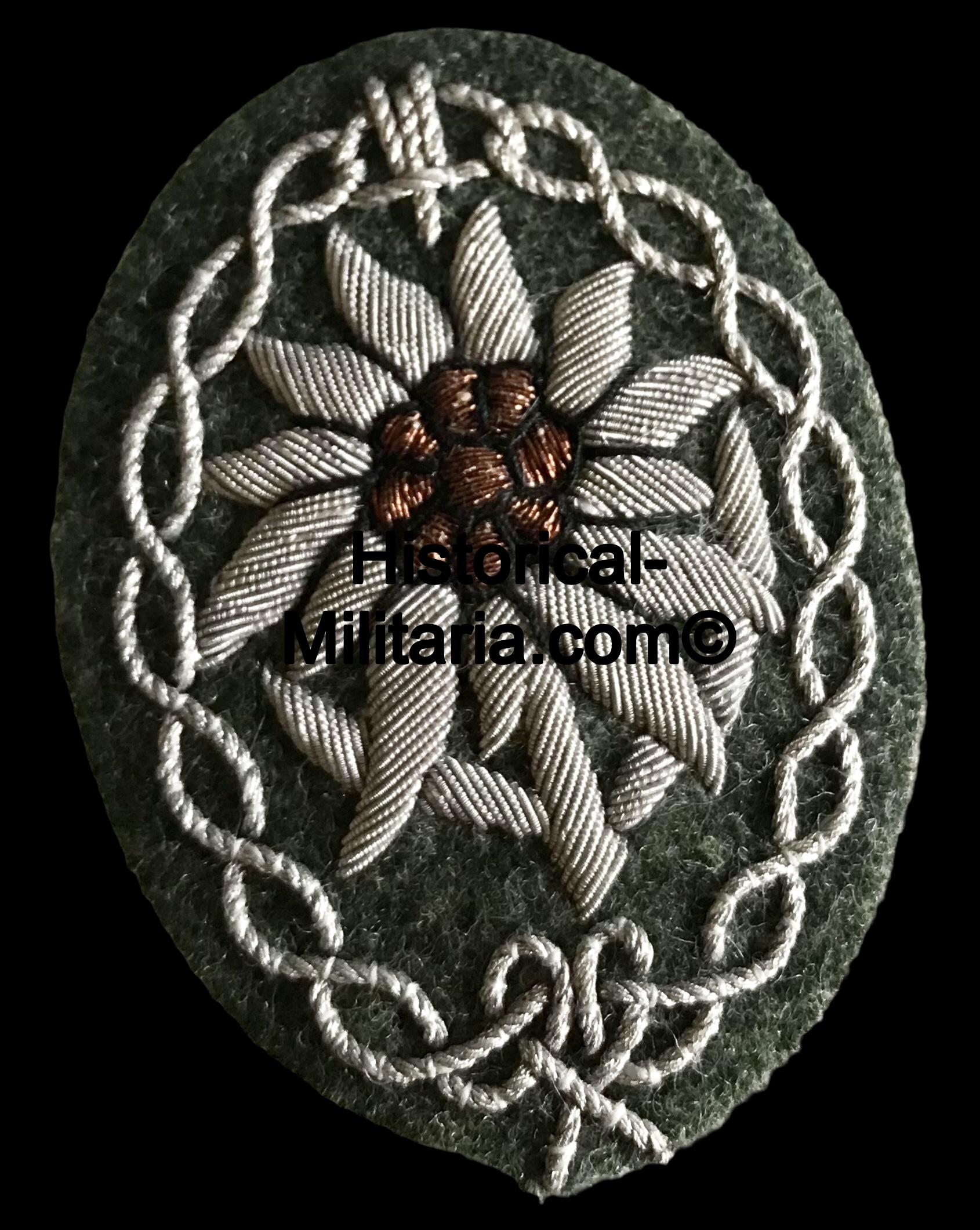 Wehrmacht Offizier EDELWEISS Ärmelabzeichen Gebirgstruppen - German Army Mountain Troops Edelweiss arm patch on fieldgrey - Edelweiss da braccio cacciatore di montagna da Ufficiale Heer feldgrau Wehrmacht Offizier EDELWEISS Ärmelabzeichen Gebirgstruppen - German Army Mountain Troops Edelweiss arm patch on fieldgrey - Edelweiss da braccio cacciatore di montagna da Ufficiale Heer feldgrau
