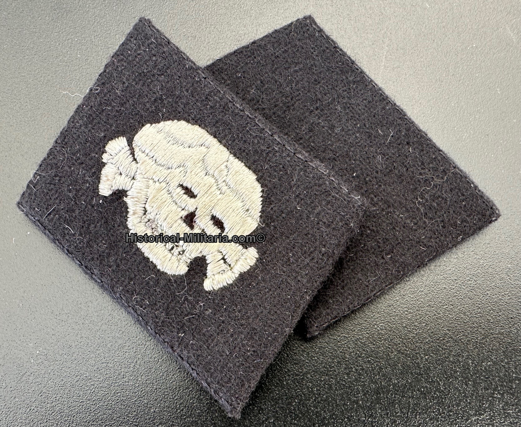 SS-Division Totenkopf - 3. SS-Panzer-Division " Totenkopf " SS-Mann Kragenspiegel - SS-Totenkopf Private horizontal collar tabs - Mostrine da Soldato semplice della Divisione SS-Totenkopf tedesca SS-Division Totenkopf - 3. SS-Panzer-Division " Totenkopf " SS-Mann Kragenspiegel - SS-Totenkopf Private horizontal collar tabs - Mostrine da Soldato semplice della Divisione SS-Totenkopf tedesca