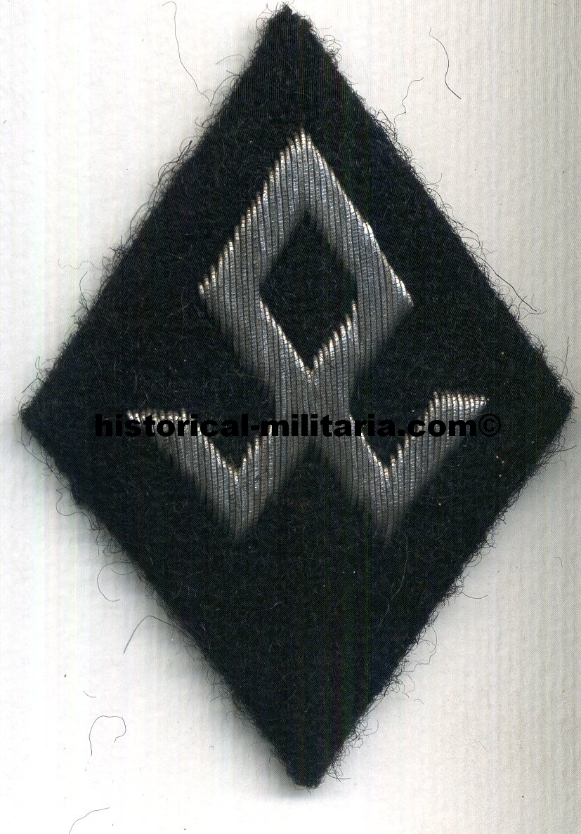 Ärmelraute Stabspersonal im Rasse- und Siedlungshauptamt gealtert - SS Officer Race and Resettlement aged Sleeve Diamond - Distintivio di specialità Ufficio centrale della SS per la razza e l'insediamento Ärmelraute Stabspersonal im Rasse- und Siedlungshauptamt gealtert - SS Officer Race and Resettlement aged Sleeve Diamond - Distintivio di specialità Ufficio centrale della SS per la razza e l'insediamento