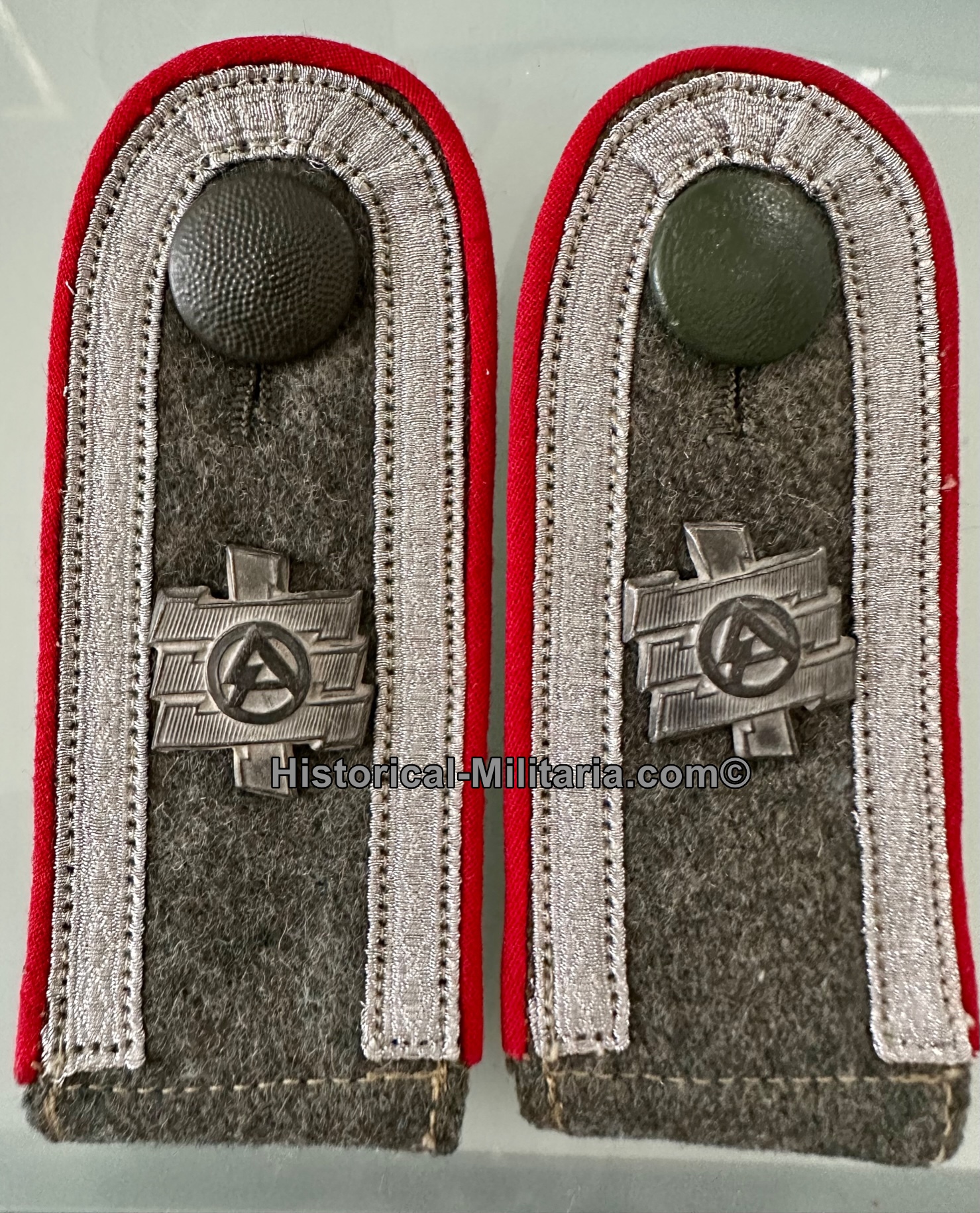 ORIGINAL WH Heer Sturmartillerie Feldherrnhalle Unteroffizier Schulterklappen - Original Assault Artillery Feldherrnhalle Sergeant shoulder boards - Coppia di spalline originali SA-Feldherrnhalle Sottufficiale Artiglieria ORIGINAL WH Heer Sturmartillerie Feldherrnhalle Unteroffizier Schulterklappen - Original Assault Artillery Feldherrnhalle Sergeant shoulder boards - Coppia di spalline originali SA-Feldherrnhalle Sottufficiale Artiglieria