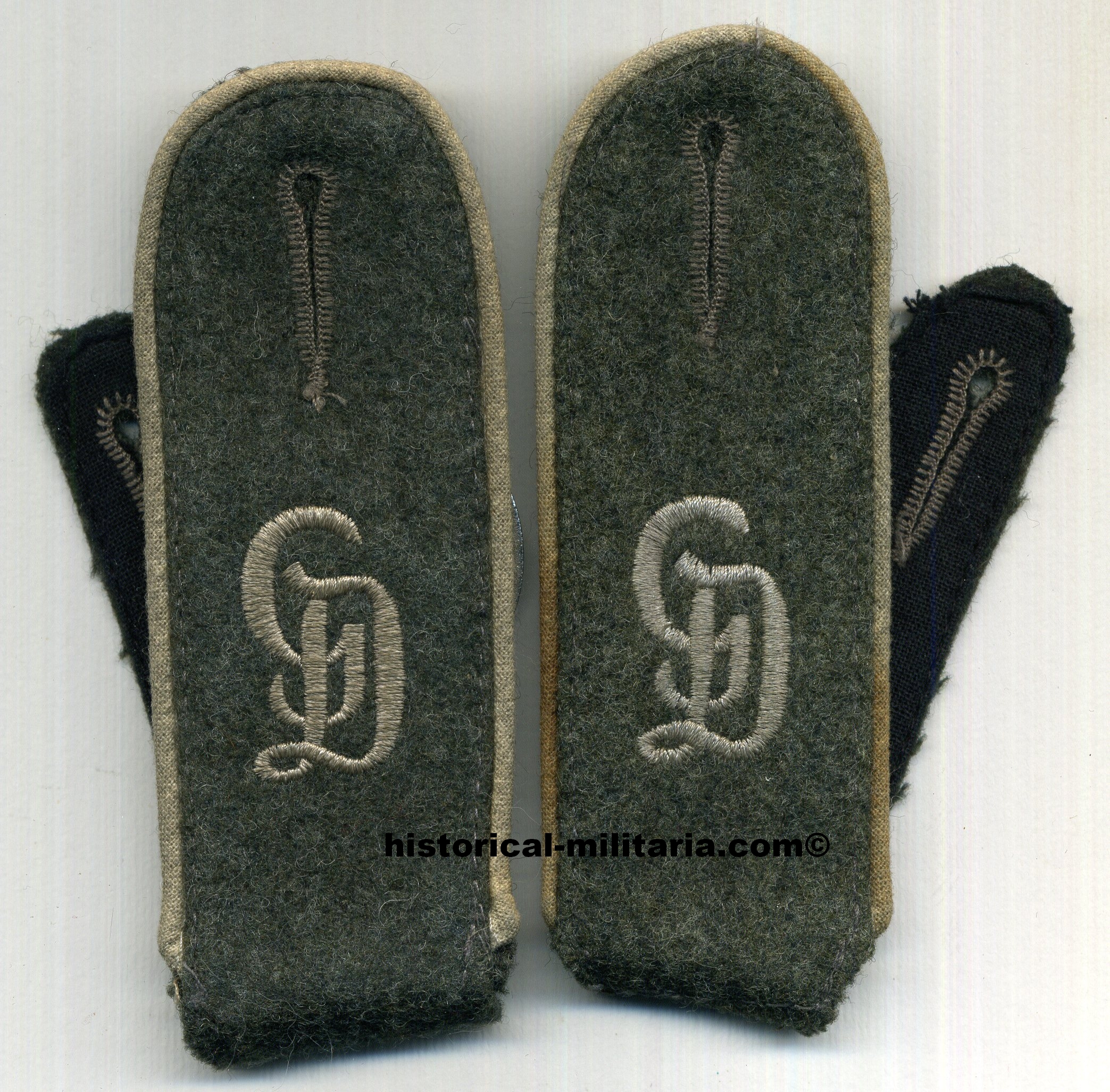 ORIGINAL WH Heer Mannschaftsschulterklappen im Infanterie Regiment " Großdeutschland " - Original German Army Grossdeutschland Infantry Regiment Enlisted Men shoulder straps - Paio di spalline originali da truppa di fanteria della " Grossdeutschland " ORIGINAL WH Heer Mannschaftsschulterklappen im Infanterie Regiment " Großdeutschland " - Original German Army Grossdeutschland Infantry Regiment Enlisted Men shoulder straps - Paio di spalline originali da truppa di fanteria della " Grossdeutschland "