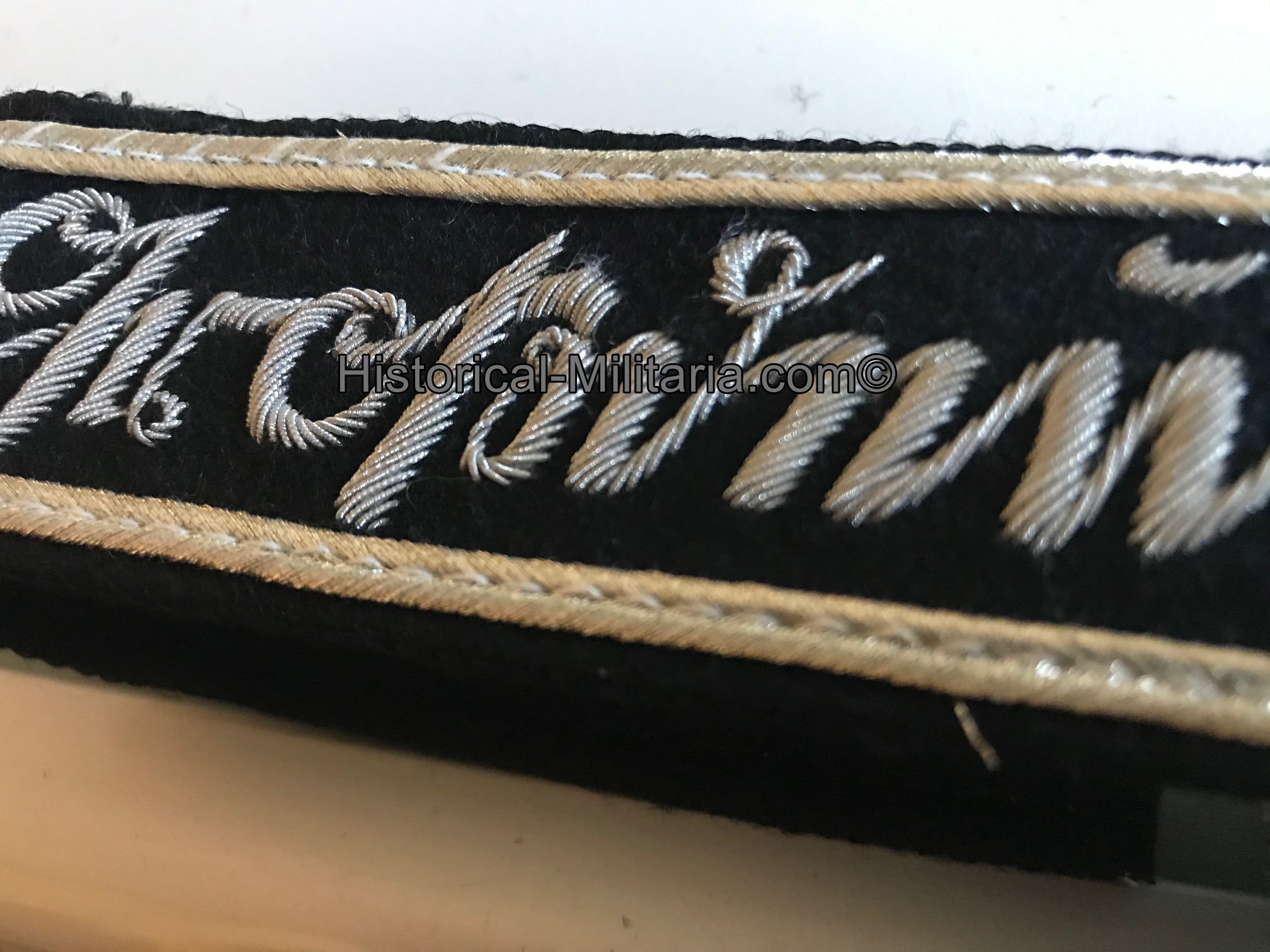 German Army Großdeutschland 3rd pattern Elite Unit Officer Grossdeutschland cuffband in Sütterlin script - Ärmelband Großdeutschland 3. Muster Offizier - Großdeutschland fascia da braccio da Ufficiale German Army Großdeutschland 3rd pattern Elite Unit Officer Grossdeutschland cuffband in Sütterlin script - Ärmelband Großdeutschland 3. Muster Offizier - Großdeutschland fascia da braccio da Ufficiale
