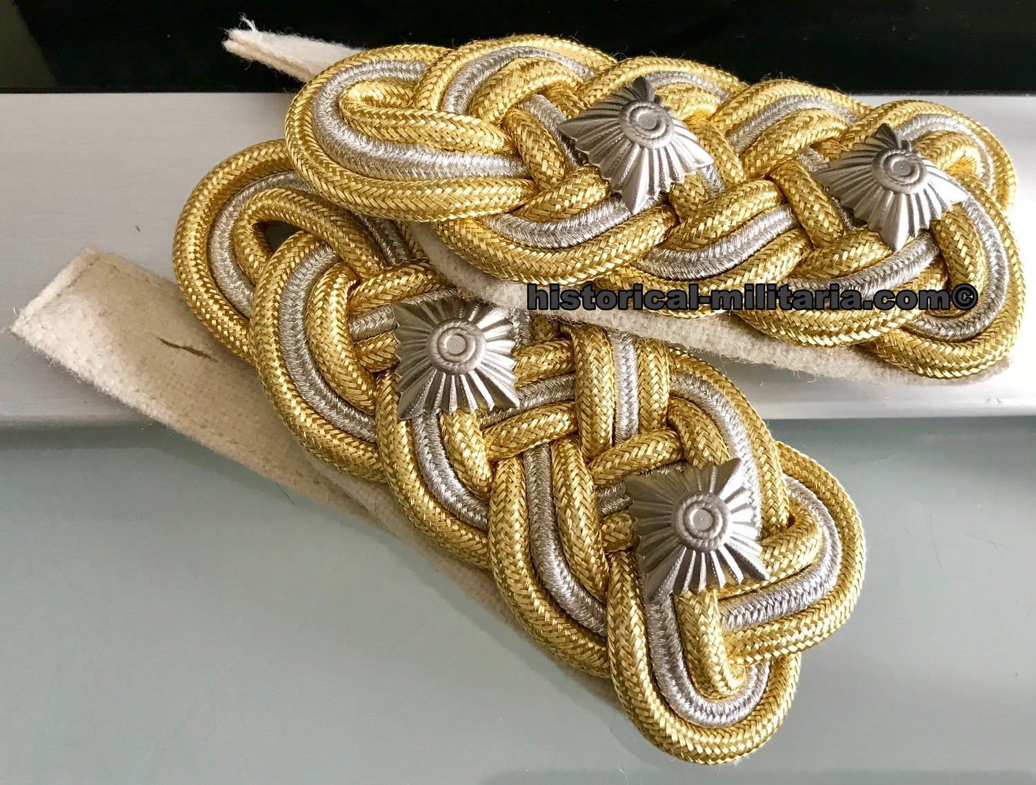 General der Flieger Luftwaffe Schulterklappen SET - Luftwaffe Set Lieutenant Colone slip-on shoulder boards + collar tabs - Set da spalline e mostrine da Generale del servizio di volo Luftwaffe color bianco crema General der Flieger Luftwaffe Schulterklappen SET - Luftwaffe Set Lieutenant Colone slip-on shoulder boards + collar tabs - Set da spalline e mostrine da Generale del servizio di volo Luftwaffe color bianco crema