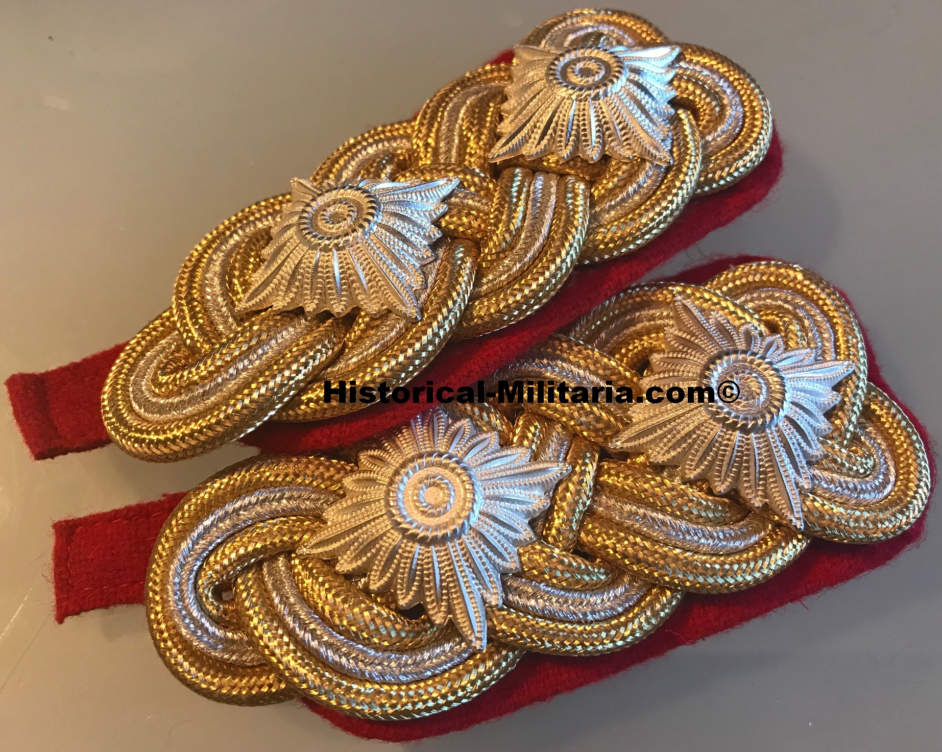 GENERAL Wehrmacht Schulterklappen mit grossen Generalsternen German Army Lieutenant General slip-on shoulder boards with large sized General rank pips - spalline da Generale dell'esercito tedesco GENERAL Wehrmacht Schulterklappen mit grossen Generalsternen German Army Lieutenant General slip-on shoulder boards with large sized General rank pips - spalline da Generale dell'esercito tedesco