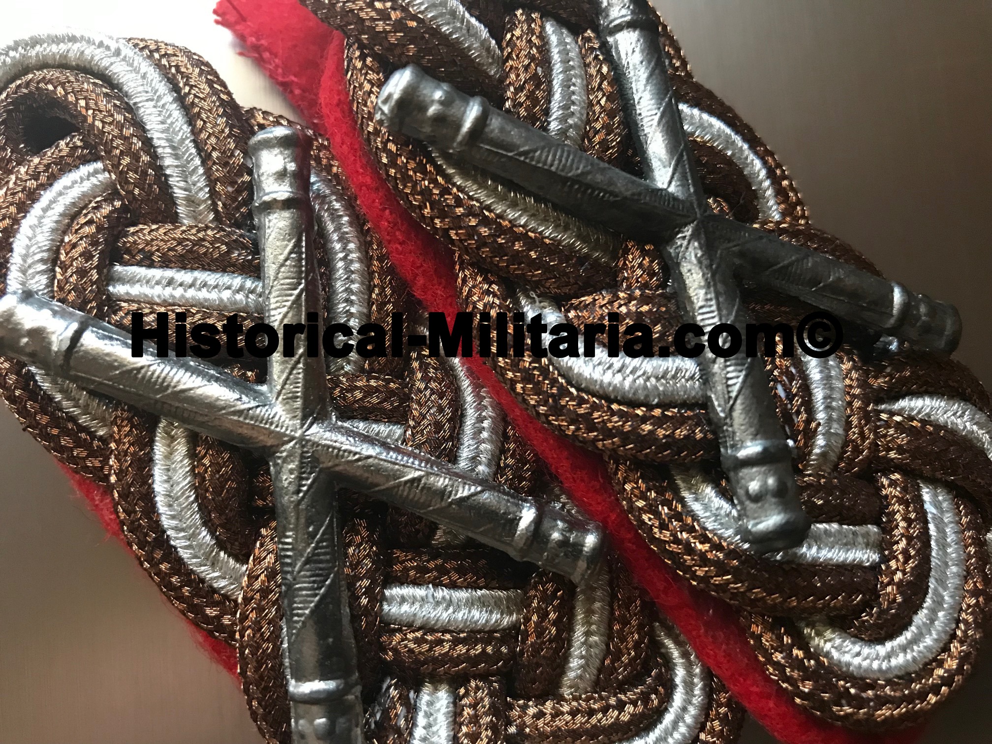 German Army Generalfeldmarschall slip-on shoulder boards 1st pattern batons slightly aged GFM Schulterklappen Generalfeldmarschall 1. Modelll - Spalline da feldmaresciallo generale dell'esercito tedesco German Army Generalfeldmarschall slip-on shoulder boards 1st pattern batons slightly aged GFM Schulterklappen Generalfeldmarschall 1. Modelll - Spalline da feldmaresciallo generale dell'esercito tedesco