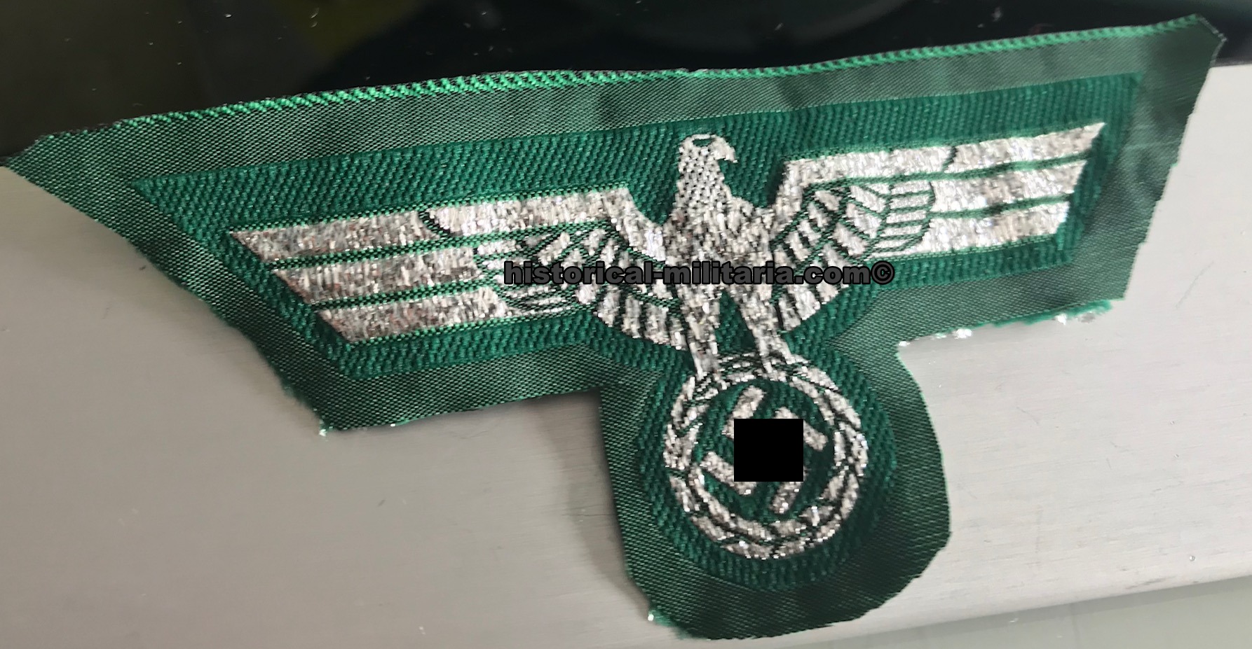 glitcut1t.jpg glitcut1t.jpg