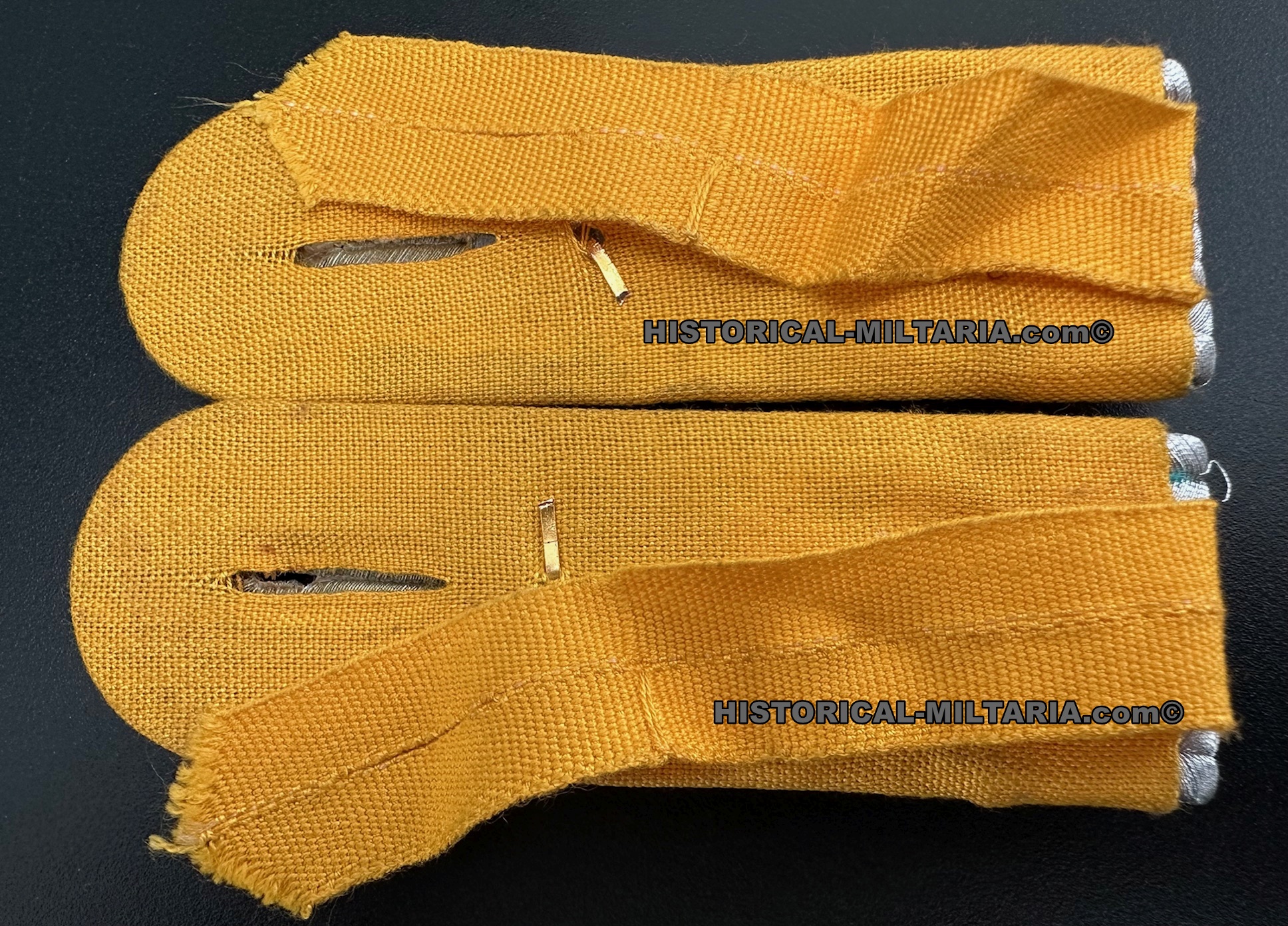 Luftwaffe Flieger Hauptmann Schulterklappen Dienstrock glänzend - Luftwaffe Captain Flight dress tunic shiny shoulder boards - spalline da capitano della Luftwaffe tedesca libera uscita Luftwaffe Flieger Hauptmann Schulterklappen Dienstrock glänzend - Luftwaffe Captain Flight dress tunic shiny shoulder boards - spalline da capitano della Luftwaffe tedesca libera uscita