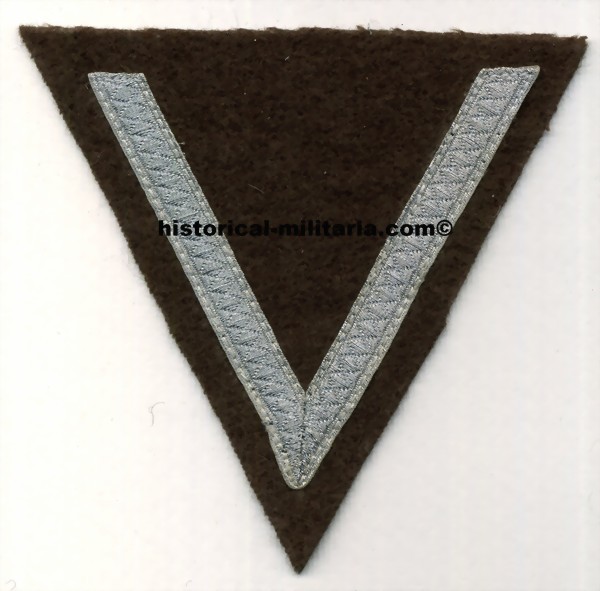Wehrmacht Winkel Gefreiter chevron on medium brown - Private First Class chevron with silver diamond tresse - grado da Caporale dell'esercito tedesco Wehrmacht Winkel Gefreiter chevron on medium brown - Private First Class chevron with silver diamond tresse - grado da Caporale dell'esercito tedesco