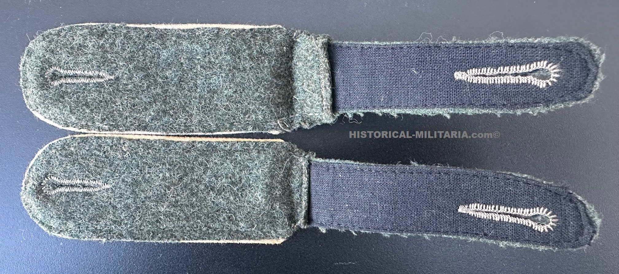 ORIGINAL WH Heer Unteroffizier Schulterklappen der Infanterie - Original German Army Infantry Sergeant shoulder straps - Coppia di spalline originali da Sottufficiale della fanteria dell'esercito tedesco ORIGINAL WH Heer Unteroffizier Schulterklappen der Infanterie - Original German Army Infantry Sergeant shoulder straps - Coppia di spalline originali da Sottufficiale della fanteria dell'esercito tedesco