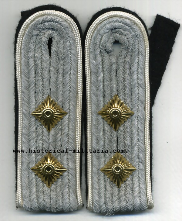 SS-Hauptsturmführer WAFFEN-SS slip-on shoulder boards SS Captain Infantry - SS-Hauptsturmführer Hptstuf Schulterklappen Infanterie - Spalline da Capitano delle Waffen-SS Fanteria SS-Hauptsturmführer WAFFEN-SS slip-on shoulder boards SS Captain Infantry - SS-Hauptsturmführer Hptstuf Schulterklappen Infanterie - Spalline da Capitano delle Waffen-SS Fanteria