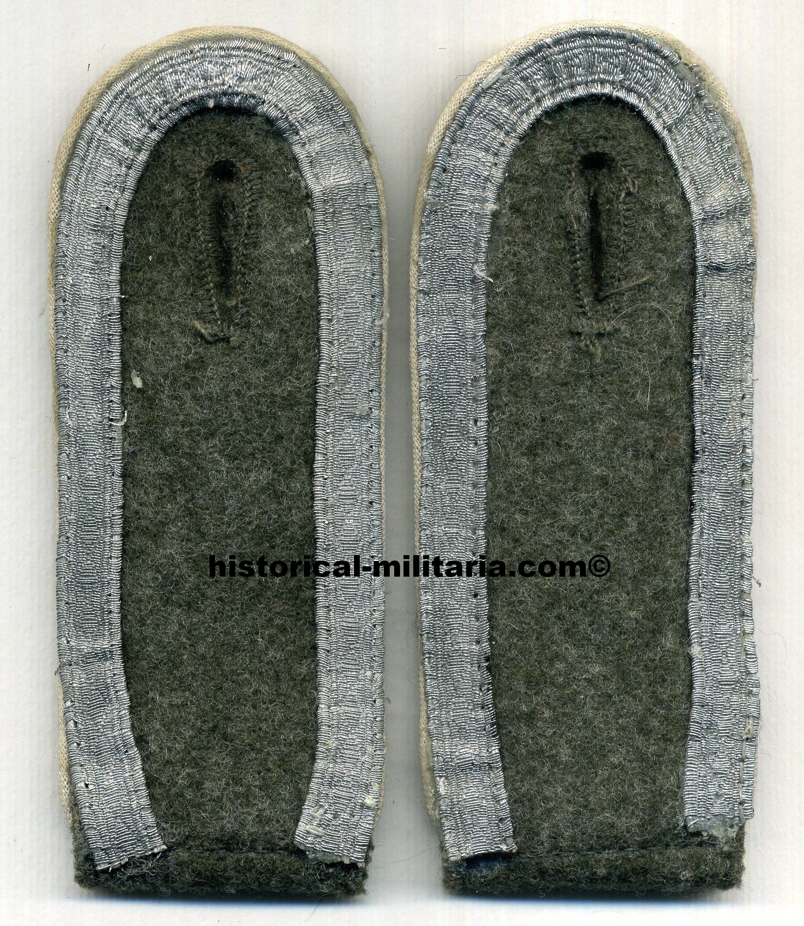 ORIGINAL WH Heer Unteroffizier Schulterklappen der Infanterie - Original German Army Infantry Sergeant shoulder straps - Coppia di spalline originali da Sottufficiale della fanteria dell'esercito tedesco ORIGINAL WH Heer Unteroffizier Schulterklappen der Infanterie - Original German Army Infantry Sergeant shoulder straps - Coppia di spalline originali da Sottufficiale della fanteria dell'esercito tedesco