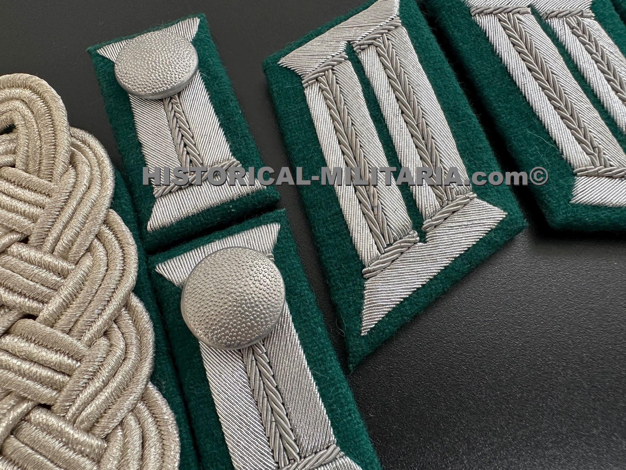 Waffenrock Heer Set mit Ärmelpatten Major Gebirgstruppen Jägertruppe - Army Mountain Troops Major Dress Tunic SET + cuff tabs - Set da Maggiore per l'uniforme da città Cacciatori di montagna Waffenrock Heer Set mit Ärmelpatten Major Gebirgstruppen Jägertruppe - Army Mountain Troops Major Dress Tunic SET + cuff tabs - Set da Maggiore per l'uniforme da città Cacciatori di montagna
