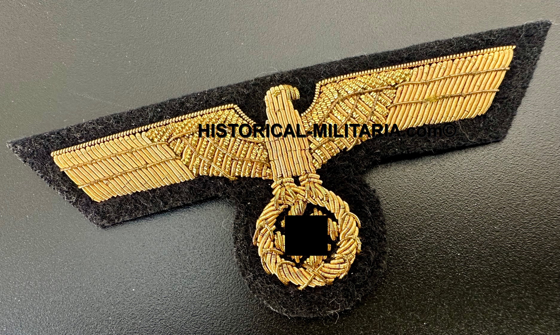 Kriegsmarine Officer breast eagle aged on deep dark blue - Brustadler Offizier Kriegsmarine gealtert - Aquila da Ufficiale della Kriegsmarine tedesca aspetto antico Kriegsmarine Officer breast eagle aged on deep dark blue - Brustadler Offizier Kriegsmarine gealtert - Aquila da Ufficiale della Kriegsmarine tedesca aspetto antico