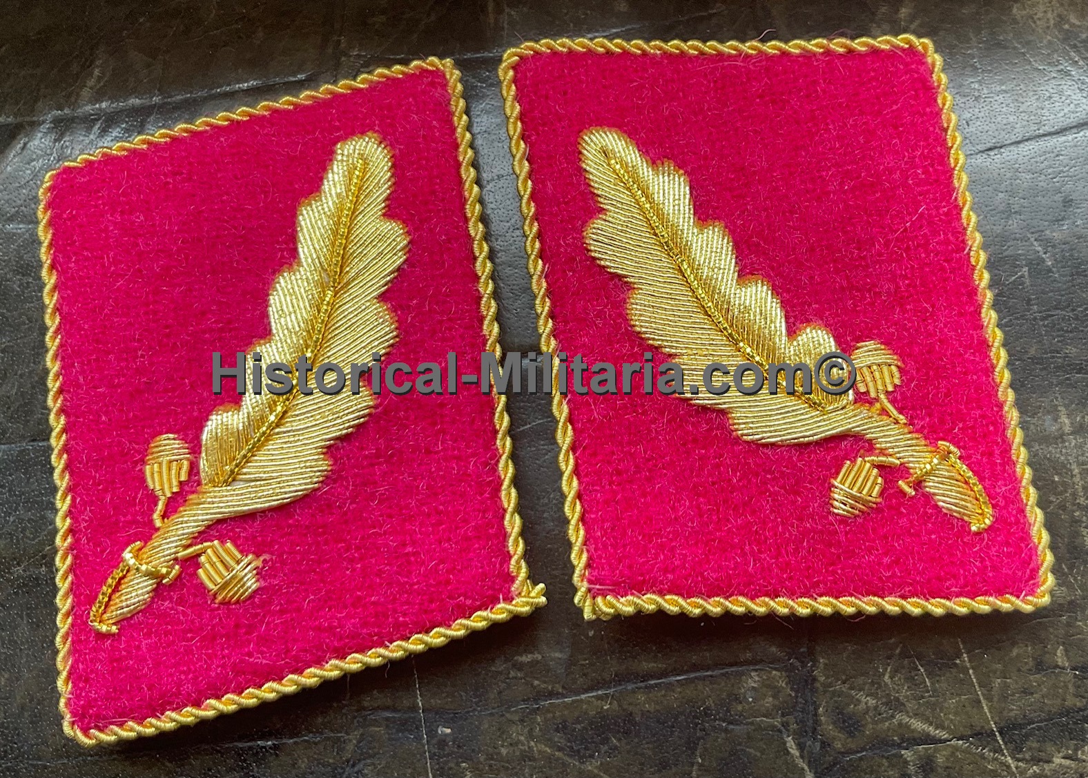 Kragenspiegel karmesinrot SA-Standartenführer circa 1934 - SA-Standartenführer Colonel collar tabs on carmine circa 1934 - Mostrine SA-Standartenführer su panno carmino Colonnello delle SA circa 1934 Kragenspiegel karmesinrot SA-Standartenführer circa 1934 - SA-Standartenführer Colonel collar tabs on carmine circa 1934 - Mostrine SA-Standartenführer su panno carmino Colonnello delle SA circa 1934