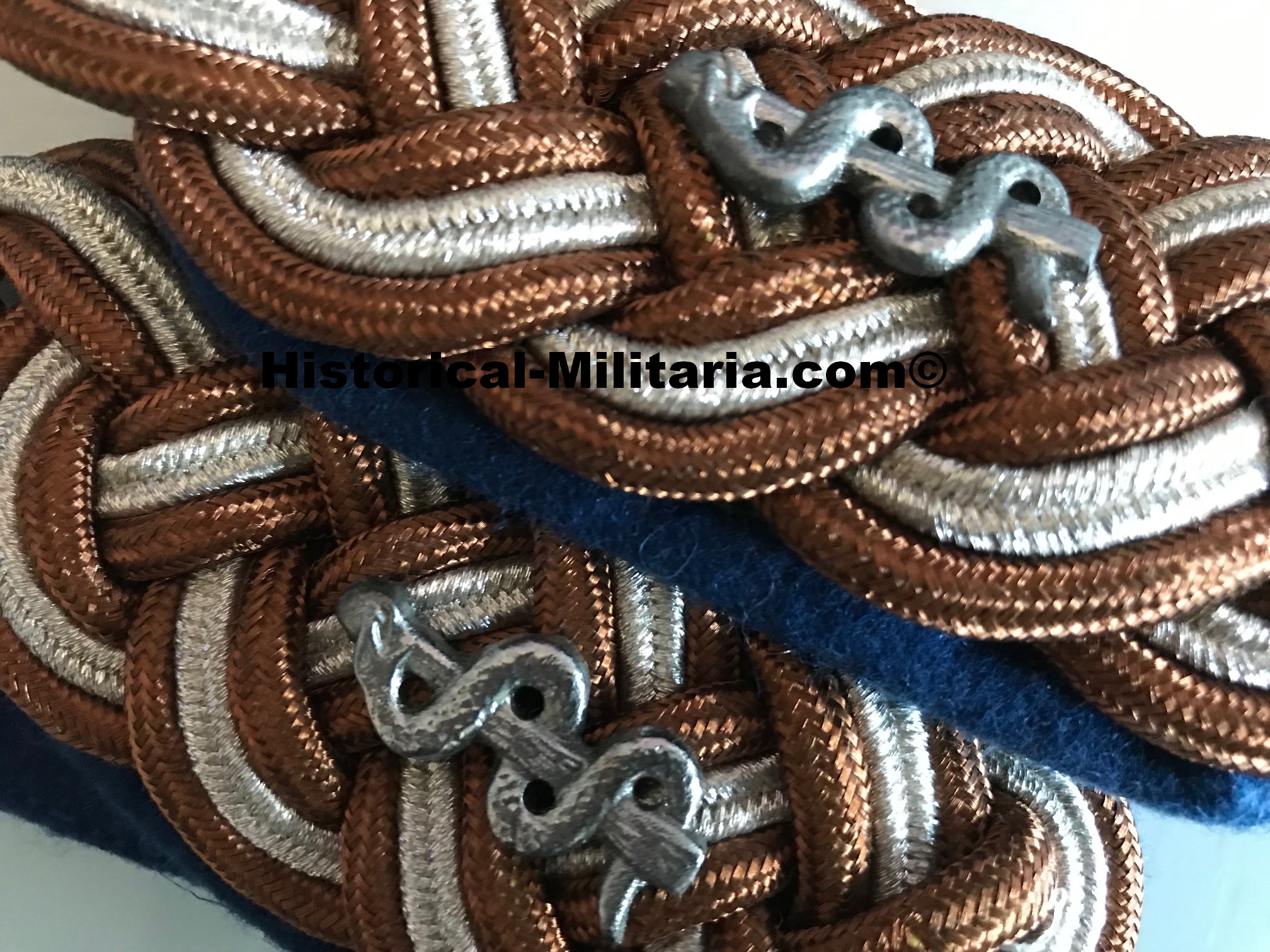 Kriegsmarine Konteradmiral Schulterklappen Arzt alt aussehend - Medical Commodore antique finish shoulder boards on blue - Spalline Contrammiraglio della Kriegsmarine tedesca della Sanità Kriegsmarine Konteradmiral Schulterklappen Arzt alt aussehend - Medical Commodore antique finish shoulder boards on blue - Spalline Contrammiraglio della Kriegsmarine tedesca della Sanità