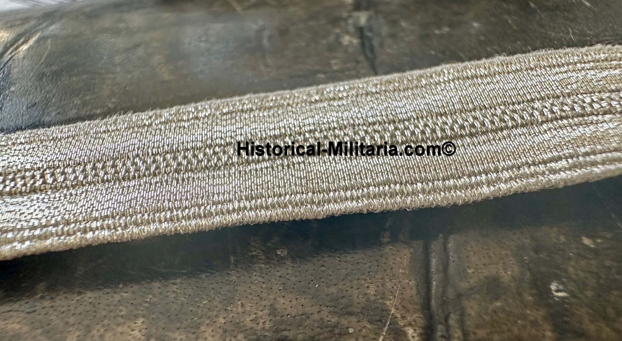 Kriegsmarine Rangtresse in silber für Verwaltung 90 cm - Kriegsmarine Administrative silver metallic sleeve rank braid 90 cm - Tresse gallone Kriegsmarine Amministrazione in color argento 90 cm Kriegsmarine Rangtresse in silber für Verwaltung 90 cm - Kriegsmarine Administrative silver metallic sleeve rank braid 90 cm - Tresse gallone Kriegsmarine Amministrazione in color argento 90 cm