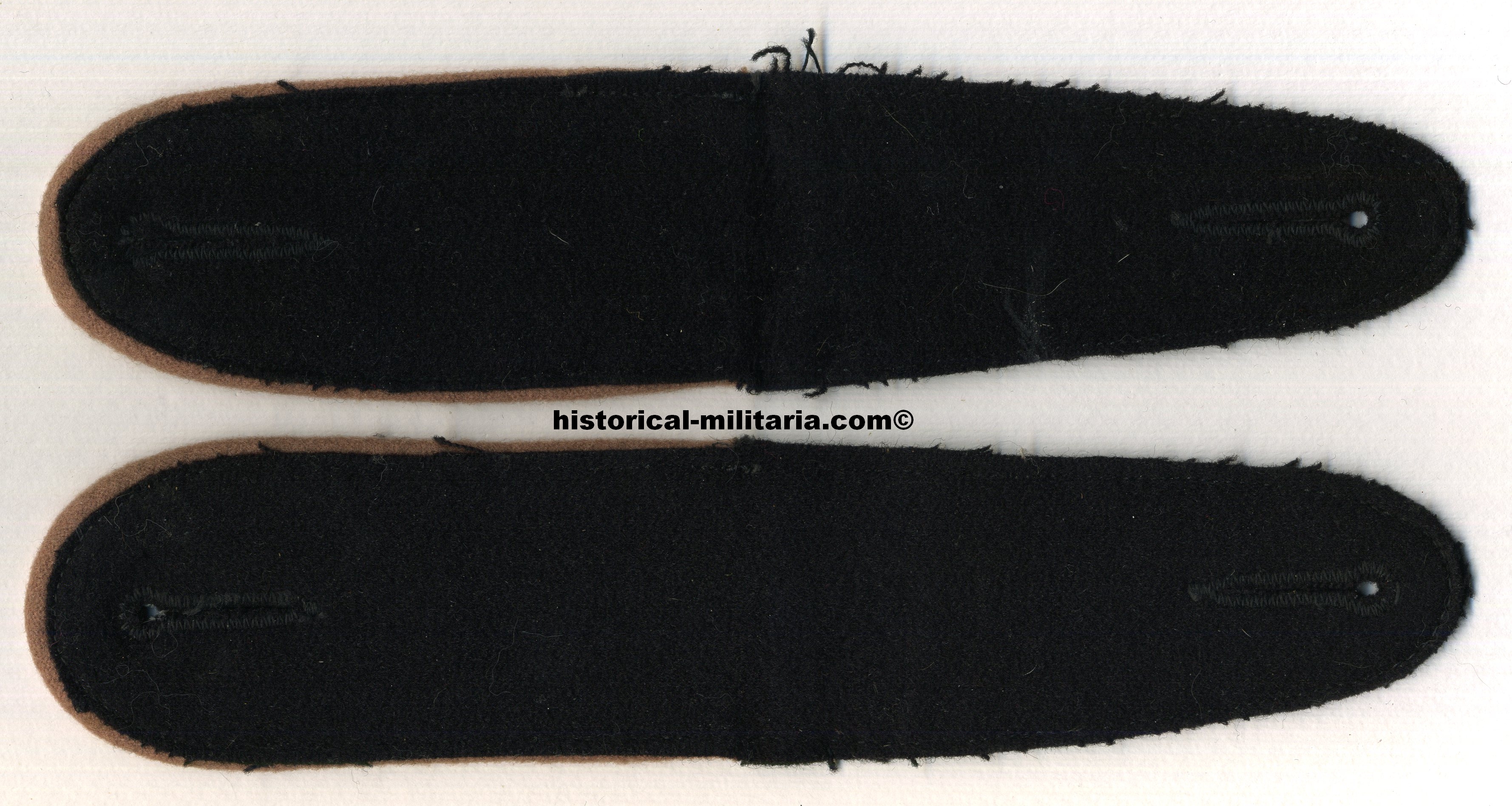 SS-Totenkopfverbände SSVT Mannschaftsschulterklappen alt hellbraune Waffenfarbe - SS-Totenkopfverbände EM old used shoulder straps light brown arm colour - Vecchie Spalline da SSVT bordato di marrone SS-Totenkopfverbände SSVT Mannschaftsschulterklappen alt hellbraune Waffenfarbe - SS-Totenkopfverbände EM old used shoulder straps light brown arm colour - Vecchie Spalline da SSVT bordato di marrone