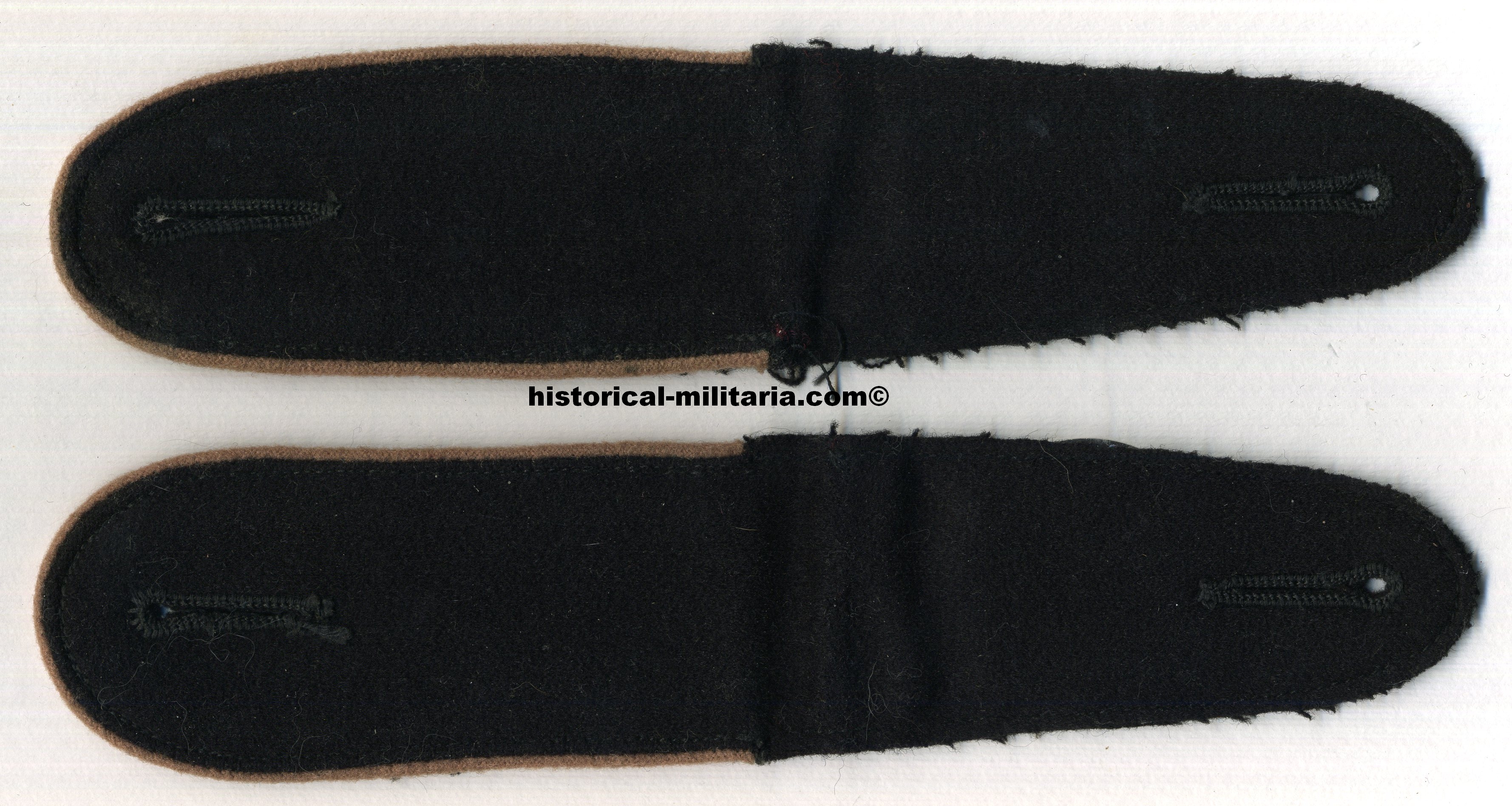 SS-Totenkopfverbände SSVT Mannschaftsschulterklappen alt hellbraune Waffenfarbe - SS-Totenkopfverbände EM old used shoulder straps light brown arm colour - Vecchie Spalline da SSVT bordato di marrone SS-Totenkopfverbände SSVT Mannschaftsschulterklappen alt hellbraune Waffenfarbe - SS-Totenkopfverbände EM old used shoulder straps light brown arm colour - Vecchie Spalline da SSVT bordato di marrone