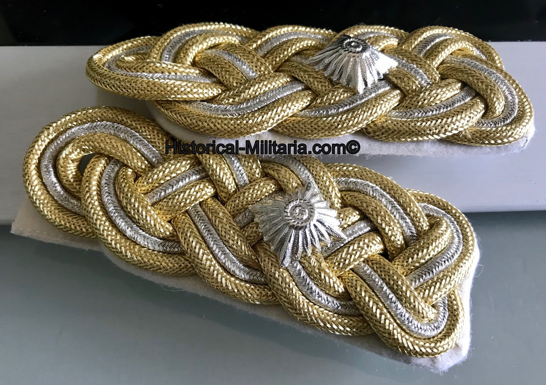 Luftwaffe Generalleutnant Schulterklappen - Luftwaffe Major General slip on shoulder boards - spalline da Generale di Divisione della Luftwaffe Luftwaffe Generalleutnant Schulterklappen - Luftwaffe Major General slip on shoulder boards - spalline da Generale di Divisione della Luftwaffe