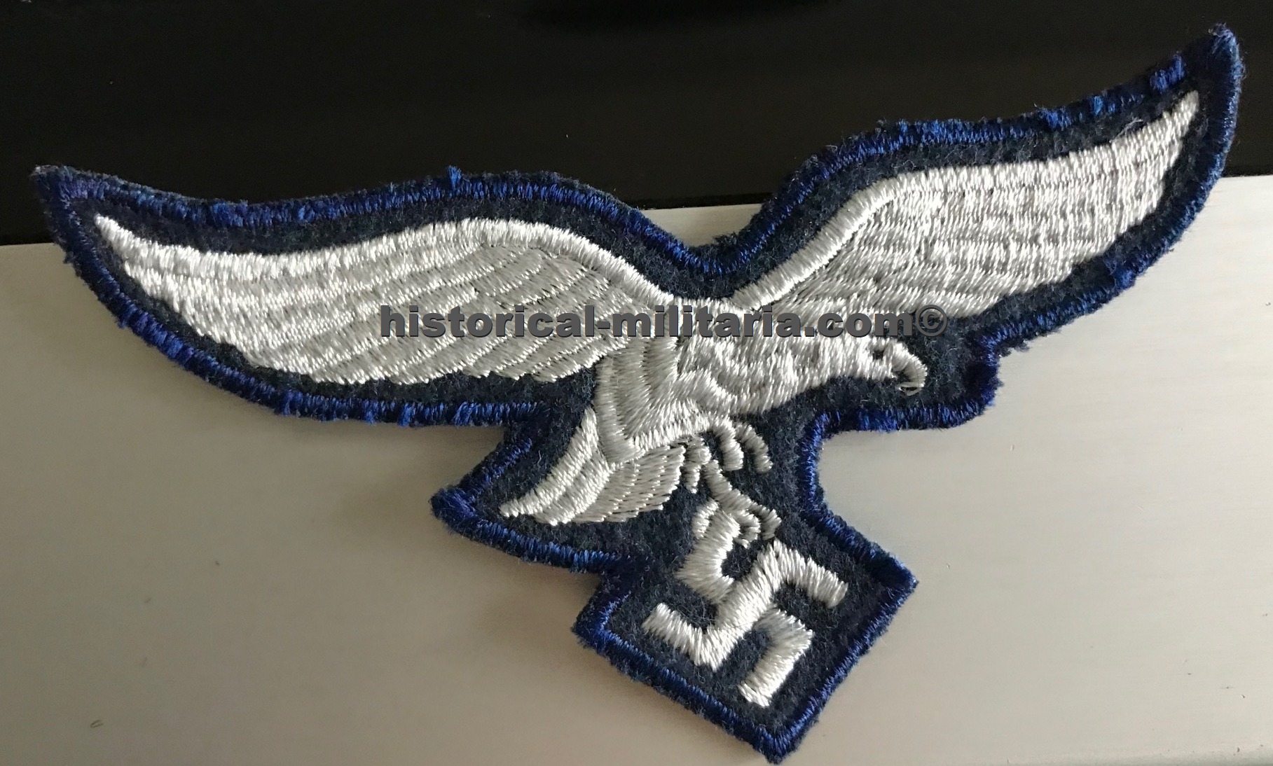 Luftwaffe EM/ NCO breast eagle machine embroidered on BLUEgrey edged - Brustadler Luftwaffe Mannschaft auf BLAUgrau - Aquila da petto della Luftwaffe su panno BLUEgrigio con bordino Luftwaffe EM/ NCO breast eagle machine embroidered on BLUEgrey edged - Brustadler Luftwaffe Mannschaft auf BLAUgrau - Aquila da petto della Luftwaffe su panno BLUEgrigio con bordino