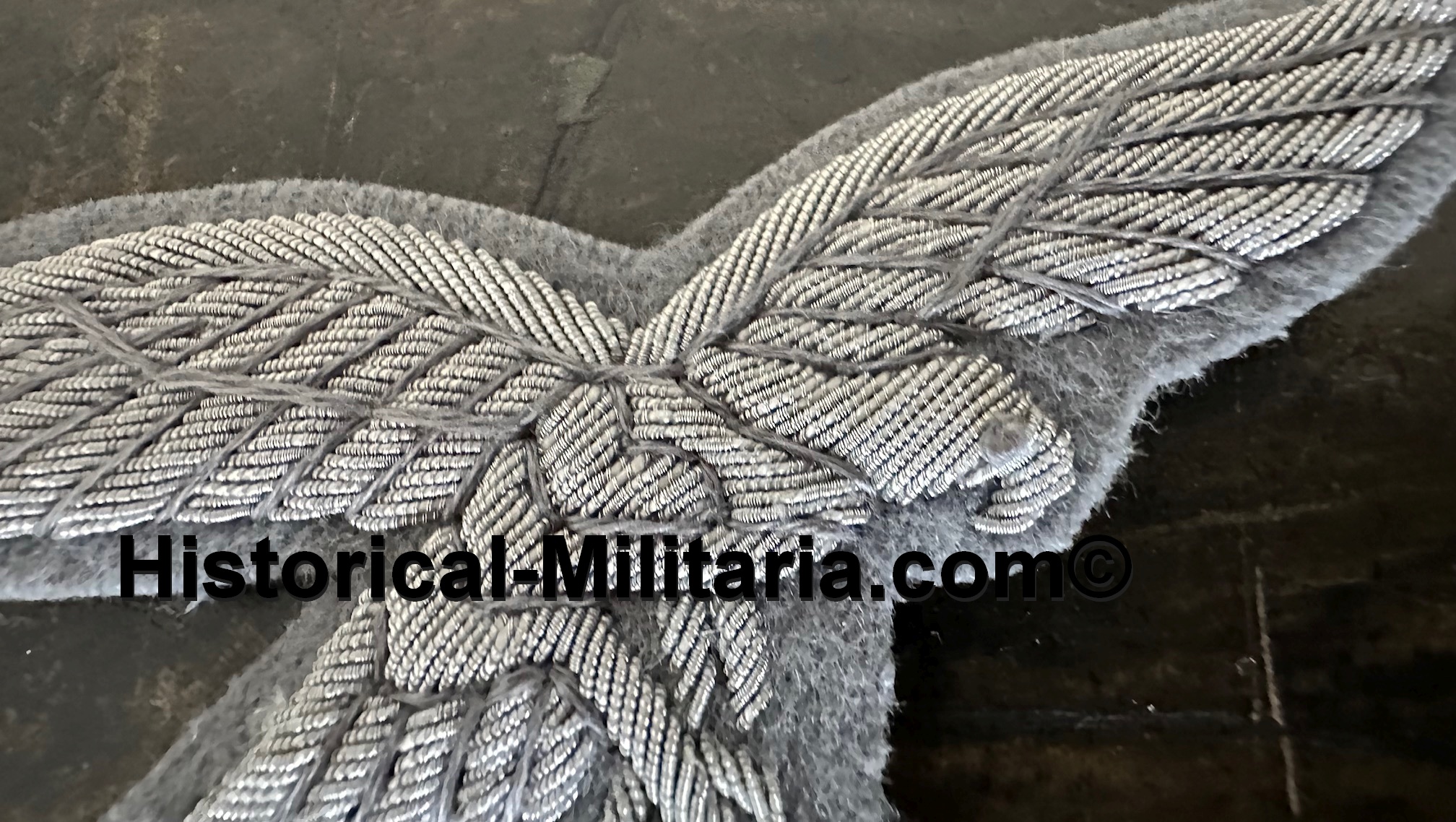 Luftwaffe Officer breast eagle on grey - Luftwaffe Offizier Brust Adler auf grau - Aquila da petto Ufficiale della Luftwaffe su panno grigio Luftwaffe Officer breast eagle on grey - Luftwaffe Offizier Brust Adler auf grau - Aquila da petto Ufficiale della Luftwaffe su panno grigio