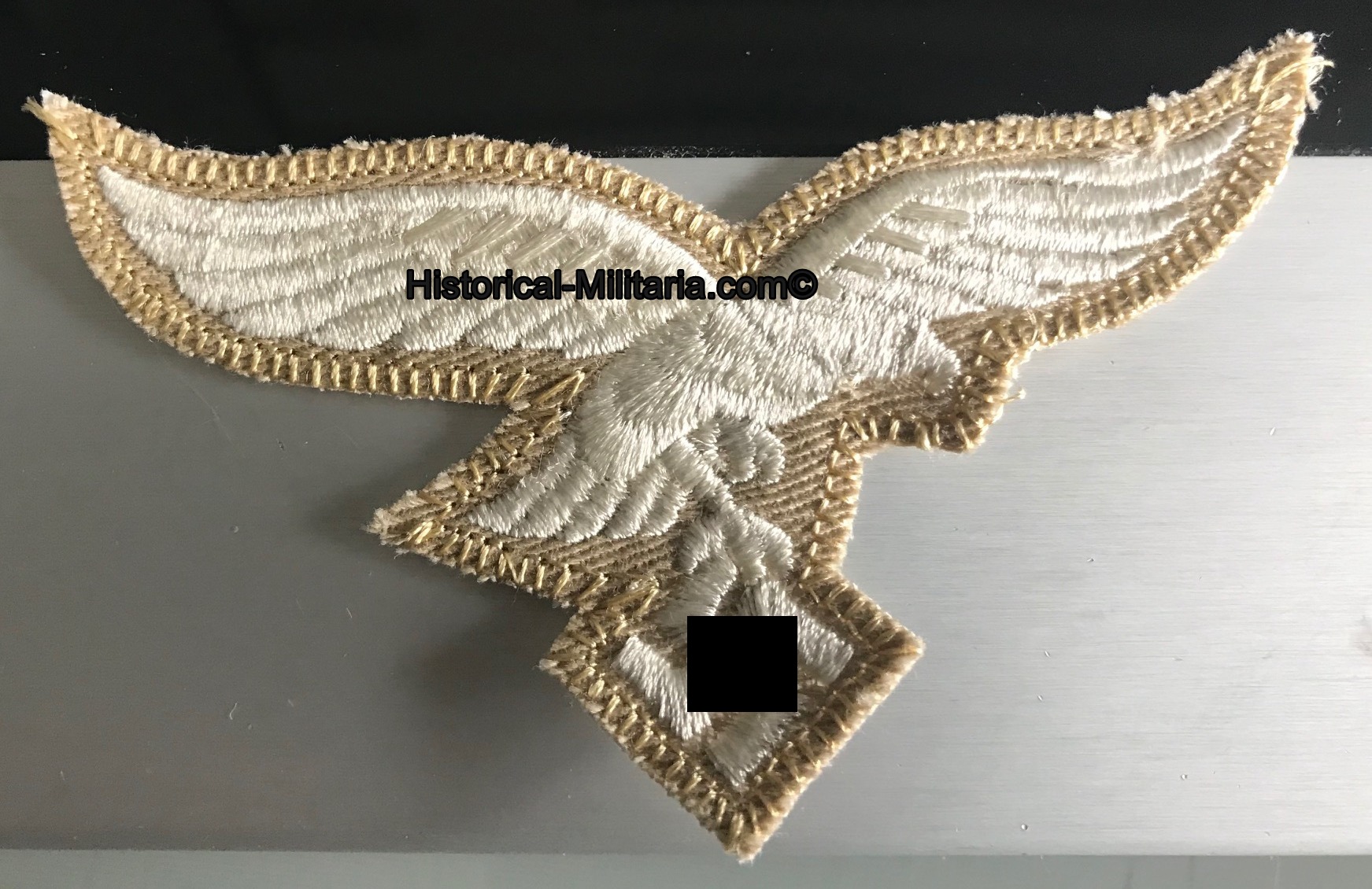 Luftwaffe EM/ NCO breast eagle machine embroidered on sand khaki fabric edged Afrikakorps - Brustadler Luftwaffe Afrika Tropen Mannschaft umbörtelt - Aquila da petto tropicale della Luftwaffe su panno sabbia khaki Luftwaffe EM/ NCO breast eagle machine embroidered on sand khaki fabric edged Afrikakorps - Brustadler Luftwaffe Afrika Tropen Mannschaft umbörtelt - Aquila da petto tropicale della Luftwaffe su panno sabbia khaki