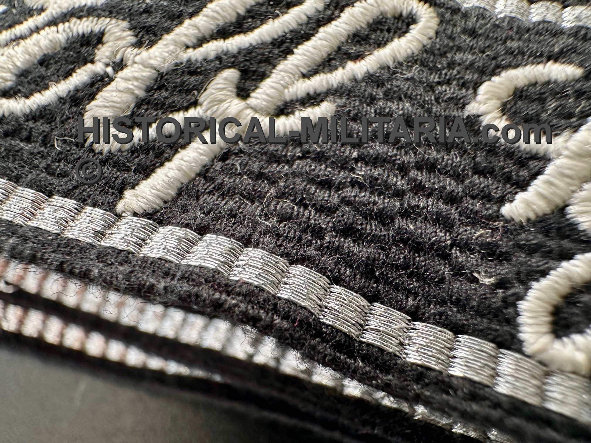 1.SS-Panzer Division " Leibstandarte SS Adolf Hitler " Ärmelband Ärmelstreifen LAH Mannschaften/ Unteroffiziere - LAH EM/ NCO cuff title machine-embroidered - Fascia da braccio LAH da truppa ricamata a macchina 1.SS-Panzer Division " Leibstandarte SS Adolf Hitler " Ärmelband Ärmelstreifen LAH Mannschaften/ Unteroffiziere - LAH EM/ NCO cuff title machine-embroidered - Fascia da braccio LAH da truppa ricamata a macchina