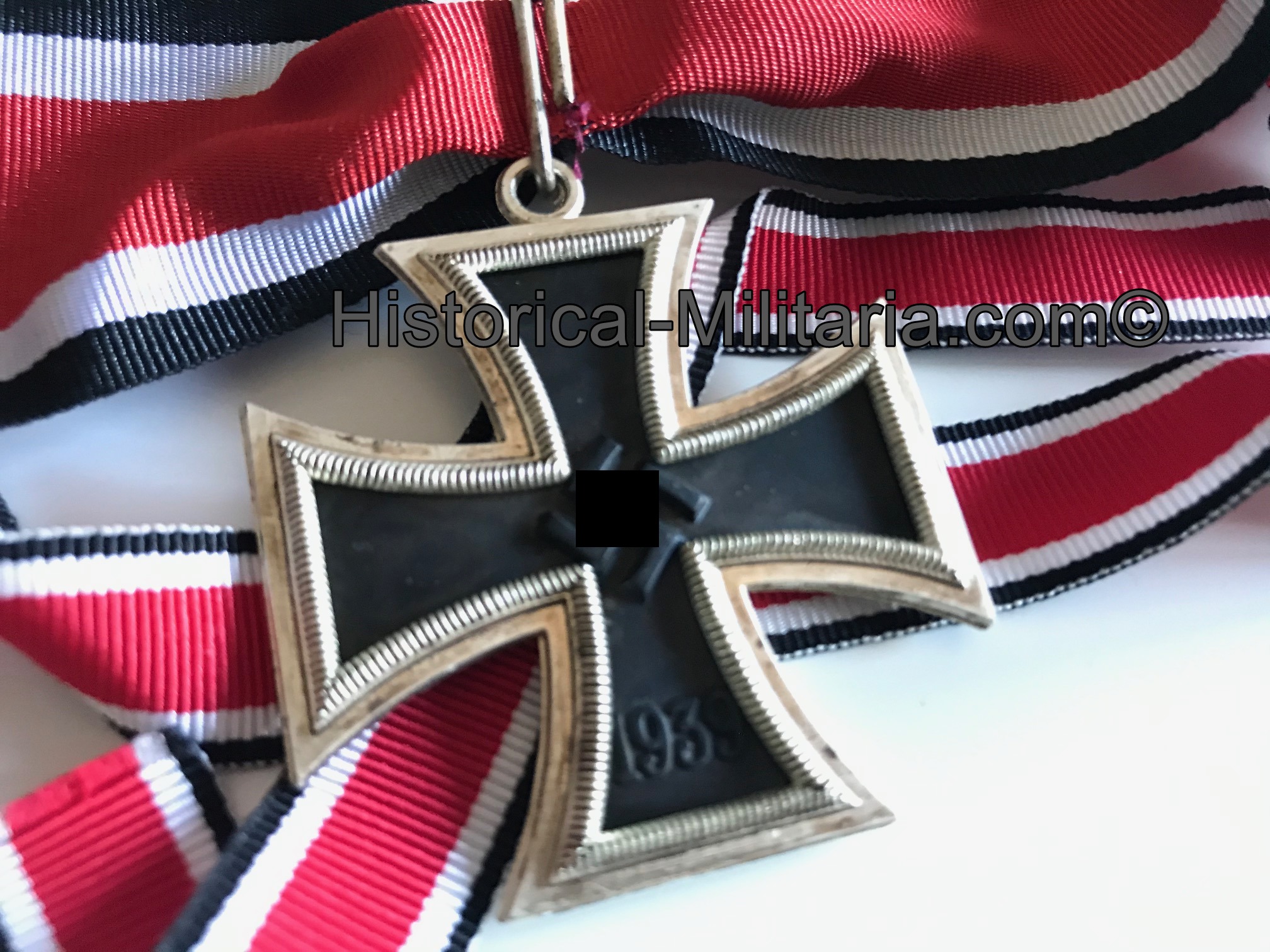 MAGNETISCH Ritterkreuz des Eisernen Kreuzes 1939 3-teilig gealtert am Kragenband - Aged MAGNETIC 3 Piece Knight's Cross of the Iron Cross +neckband- Croce di Cavaliere della Croce di Ferro 3 parti MAGNETICO +nastrino MAGNETISCH Ritterkreuz des Eisernen Kreuzes 1939 3-teilig gealtert am Kragenband - Aged MAGNETIC 3 Piece Knight's Cross of the Iron Cross +neckband- Croce di Cavaliere della Croce di Ferro 3 parti MAGNETICO +nastrino