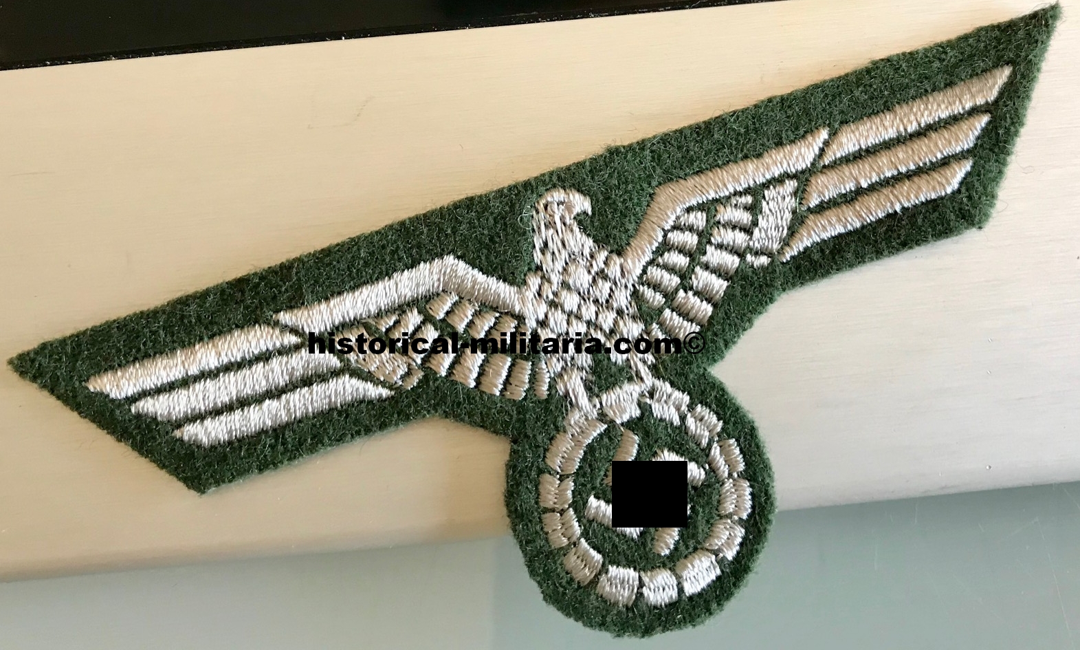 German Wehrmacht Brustadler Mannschaften und Unteroffiziere maschinengestickt - EM/ NCO machine-embroidered breast eagle on medium green - Aquila da petto per le truppe e sottufficiali della Heer German Wehrmacht Brustadler Mannschaften und Unteroffiziere maschinengestickt - EM/ NCO machine-embroidered breast eagle on medium green - Aquila da petto per le truppe e sottufficiali della Heer