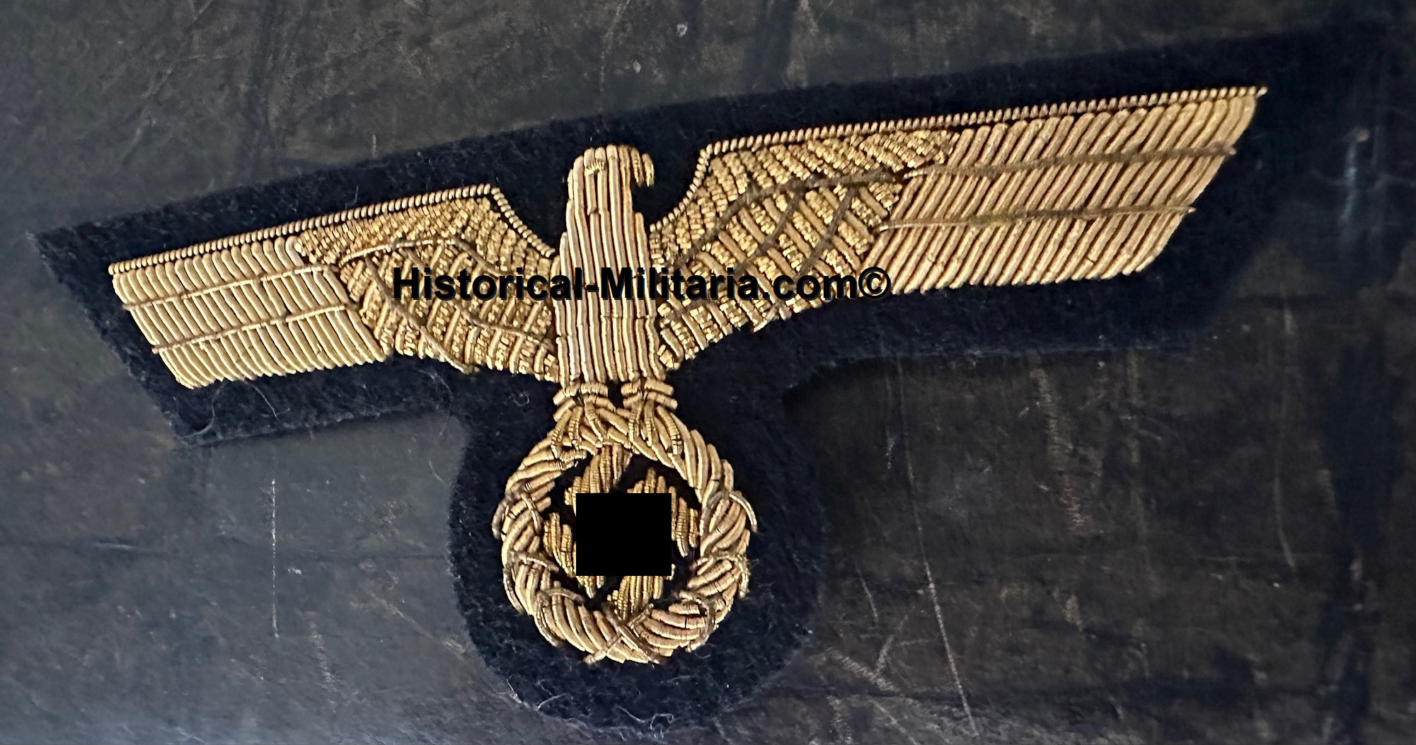 Kriegsmarine Officer breast eagle aged on deep dark blue - Brustadler Offizier Kriegsmarine gealtert - Aquila da Ufficiale della Kriegsmarine tedesca aspetto antico Kriegsmarine Officer breast eagle aged on deep dark blue - Brustadler Offizier Kriegsmarine gealtert - Aquila da Ufficiale della Kriegsmarine tedesca aspetto antico