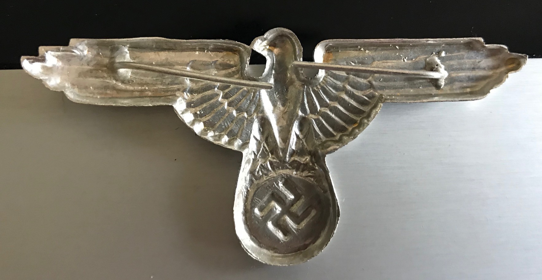 Waffen-SS Officer visor cap eagle set metal: SS eagle with skull in elegant shiny silver - Waffen-SS Unteroffizier Offizier Mützenset glänzend - Fregi da berretto Sottufficiale Ufficiale Waffen-SS Aquila +teschio SS Waffen-SS Officer visor cap eagle set metal: SS eagle with skull in elegant shiny silver - Waffen-SS Unteroffizier Offizier Mützenset glänzend - Fregi da berretto Sottufficiale Ufficiale Waffen-SS Aquila +teschio SS