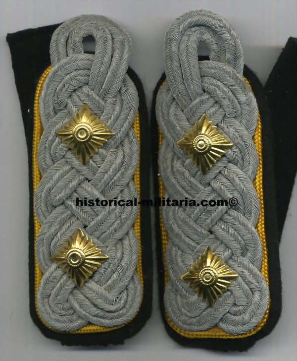 Waffen-SS Reconnaissance Cavalry SS-Standartenführer shoulder boards Colonel SS Schulterklappen Kavallerie Aufklärung - spalline Waffen-SS da Colonnello della Cavalleria SS Waffen-SS Reconnaissance Cavalry SS-Standartenführer shoulder boards Colonel SS Schulterklappen Kavallerie Aufklärung - spalline Waffen-SS da Colonnello della Cavalleria SS