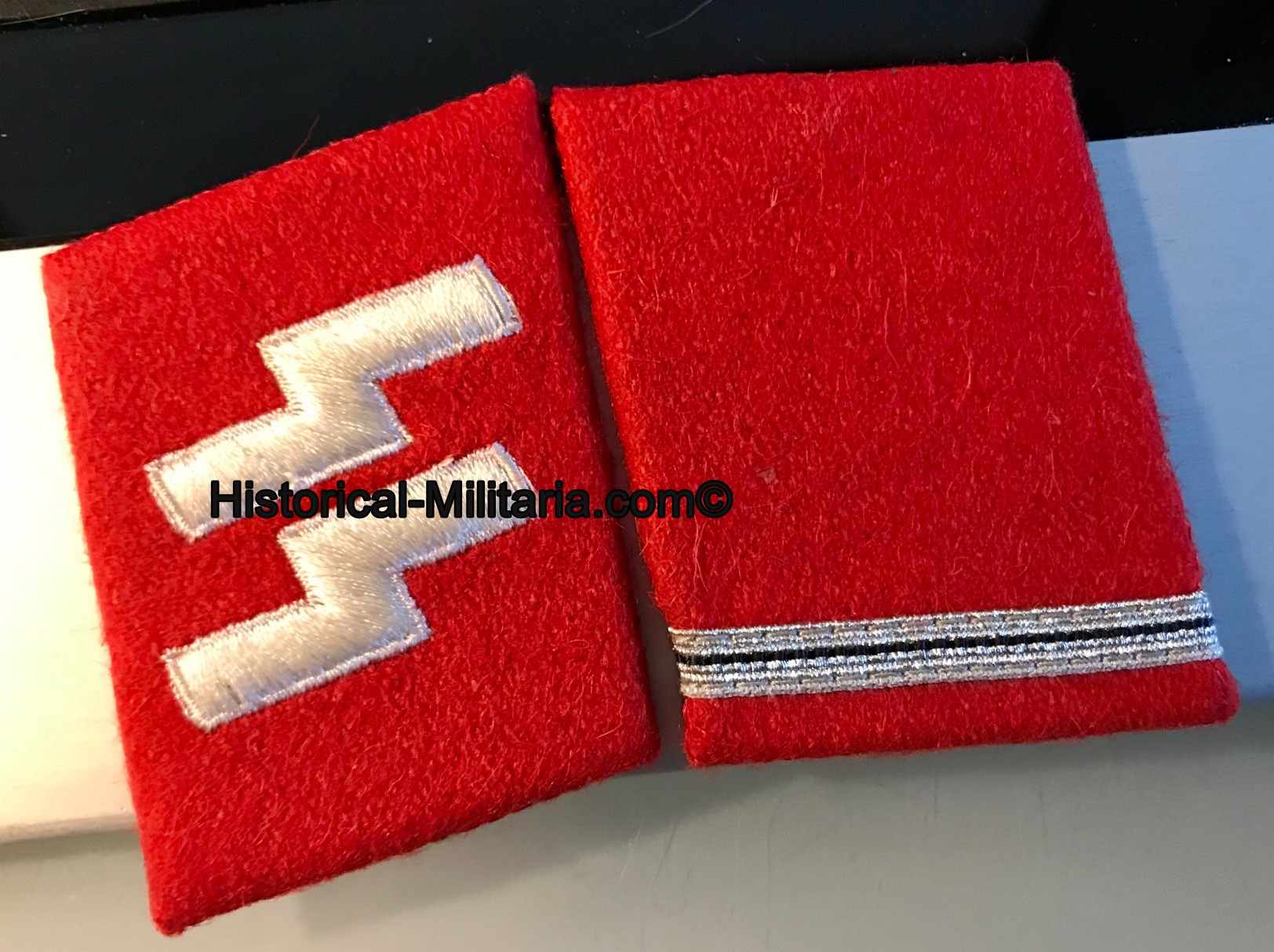 SS-Sturmmann Waffen-SS Kragenspiegel Set italienische Freiwillige in der SS - SET Italian Volunteer Waffen-SS collar tabs Private First Class - SET da Caporale delle Waffen-SS Italiana su panno rosso SS-Sturmmann Waffen-SS Kragenspiegel Set italienische Freiwillige in der SS - SET Italian Volunteer Waffen-SS collar tabs Private First Class - SET da Caporale delle Waffen-SS Italiana su panno rosso