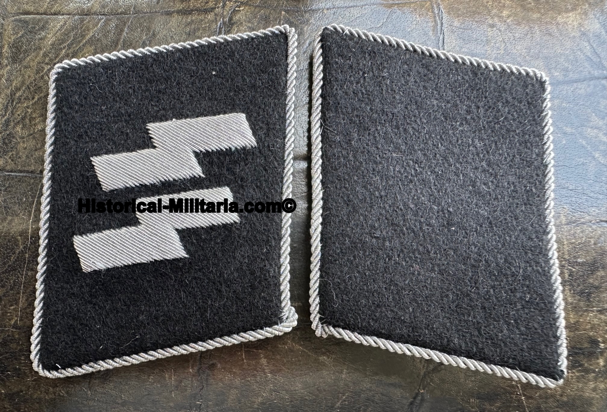 Kragenspiegel Waffen-SS für Film Komparsen Statisten 10 Paar - Waffen-SS collar tabs for stage extras 10 pairs - n10 paio Mostrine delle Waffen-SS per comparse cinematografiche Kragenspiegel Waffen-SS für Film Komparsen Statisten 10 Paar - Waffen-SS collar tabs for stage extras 10 pairs - n10 paio Mostrine delle Waffen-SS per comparse cinematografiche