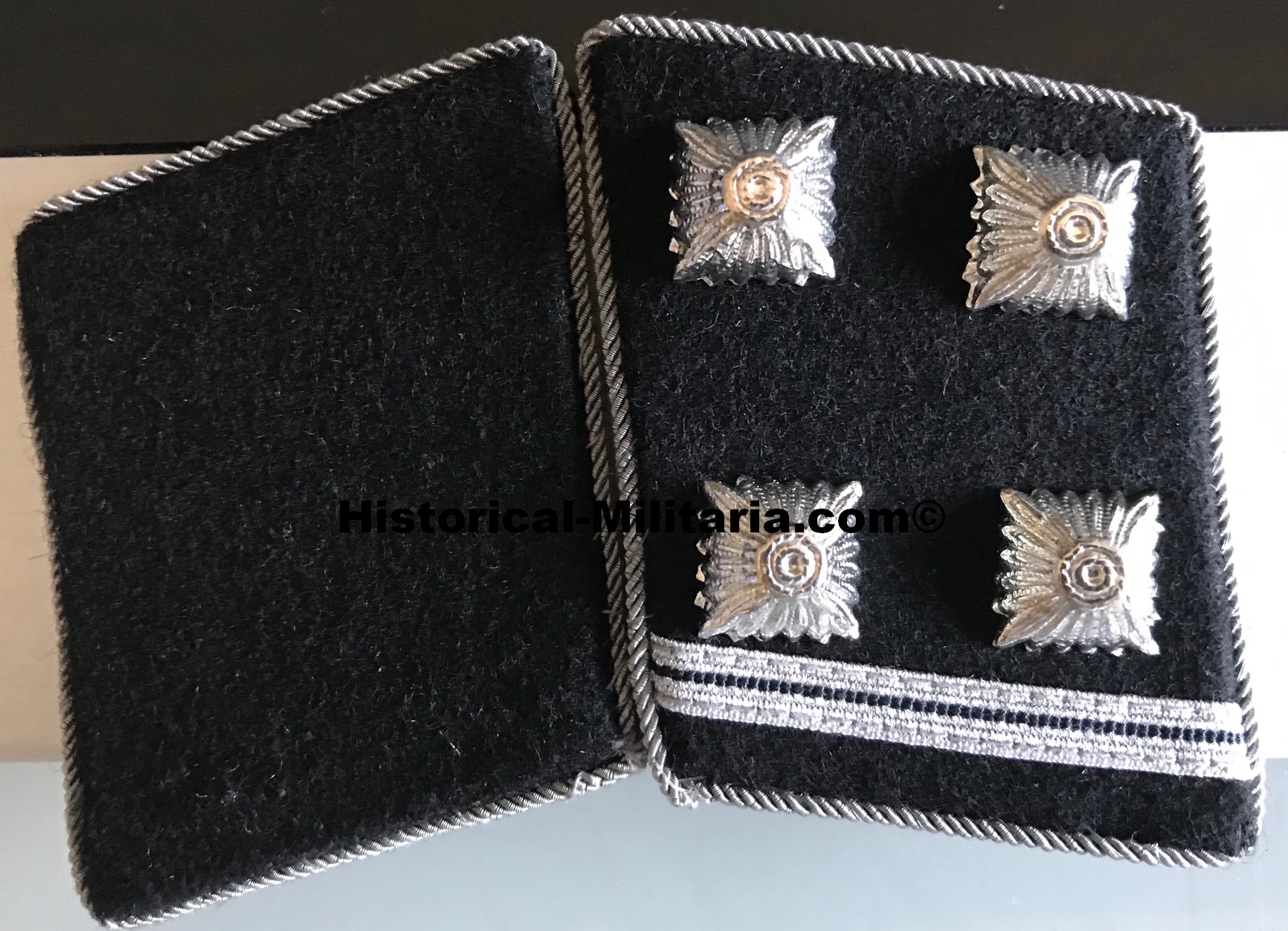 SS-SD Obersturmbannführer Kragenspiegel Schulterklappen Ostubaf SET - SS-SD Security Service Lieutenant Colonel SET - Set da Tenente Colonnello delle SS-SD Servizio di Sicurezza SS - 1 x left on stock SS-SD Obersturmbannführer Kragenspiegel Schulterklappen Ostubaf SET - SS-SD Security Service Lieutenant Colonel SET - Set da Tenente Colonnello delle SS-SD Servizio di Sicurezza SS - 1 x left on stock
