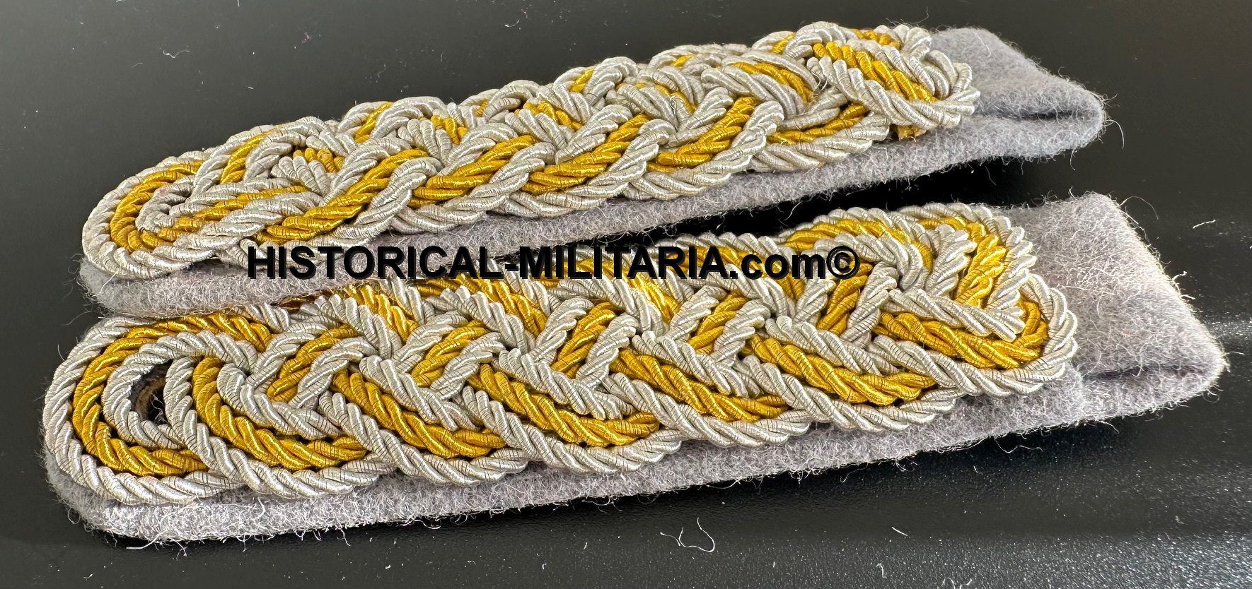 SA Schulterstücke der Fußstandarte SA-Oberführer bis SA-Obergruppenführer auf grau - SA Foot Officer sew-in shoulder boards on grey - Spalline delle SA da Ufficiale su panno grigio SA Schulterstücke der Fußstandarte SA-Oberführer bis SA-Obergruppenführer auf grau - SA Foot Officer sew-in shoulder boards on grey - Spalline delle SA da Ufficiale su panno grigio