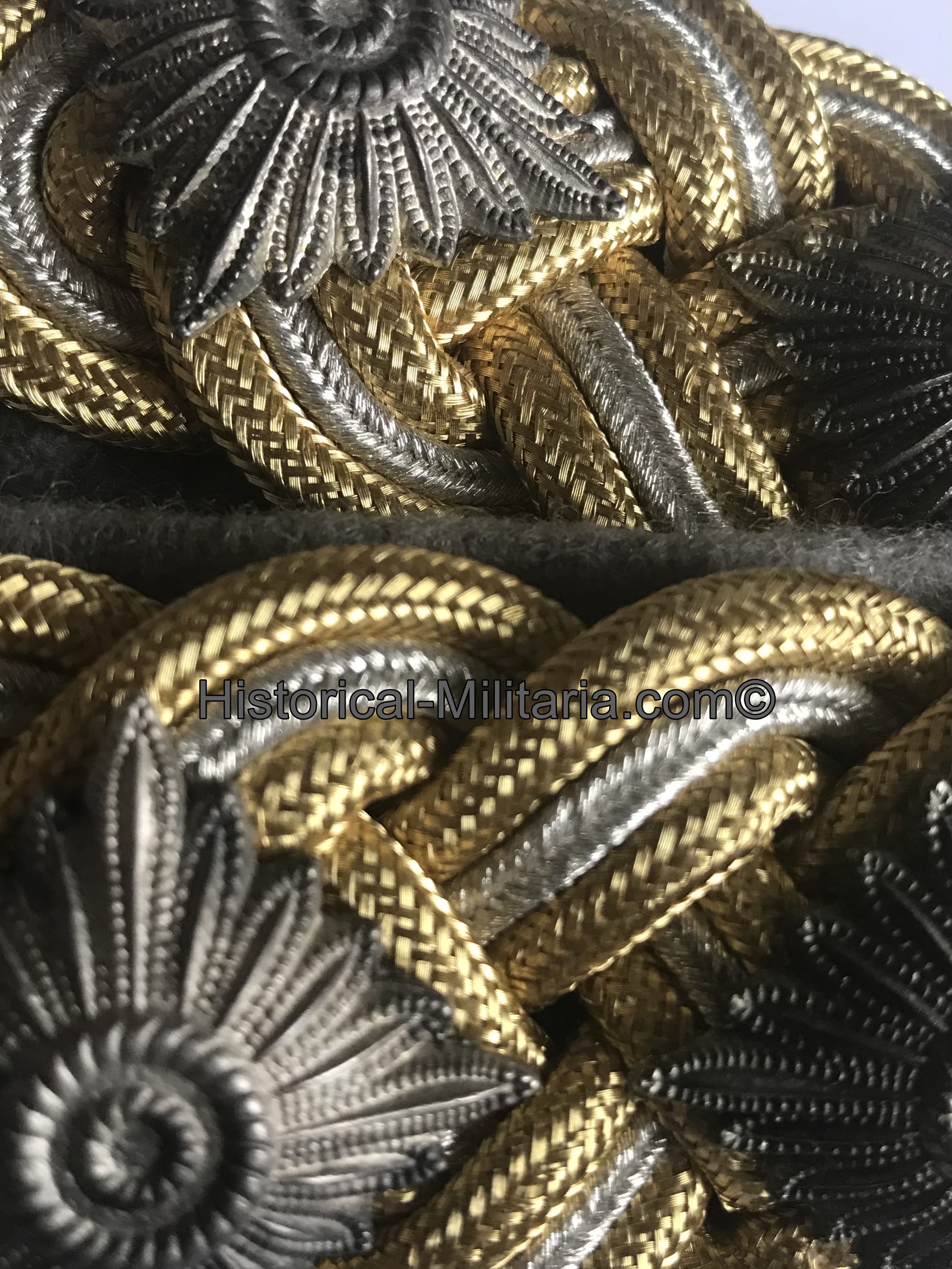 Waffen-SS SS-Obergruppenführer slip-on shoulder boards Lieutenant General SS - SS-Obergruppenführer Schulterklappen with large General pips - spalline da Generale di Corpo d'armata delle Waffen-SS Waffen-SS SS-Obergruppenführer slip-on shoulder boards Lieutenant General SS - SS-Obergruppenführer Schulterklappen with large General pips - spalline da Generale di Corpo d'armata delle Waffen-SS