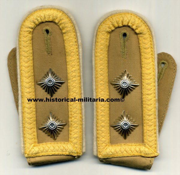 Wehrmacht AFRIKAKORPS tropical Infantry OBERFELDWEBEL Schulterklappen 1st Sergeant shoulder straps white piping - spalline da Maresciallo Capo tropicale fanteria - 1 x on stock Wehrmacht AFRIKAKORPS tropical Infantry OBERFELDWEBEL Schulterklappen 1st Sergeant shoulder straps white piping - spalline da Maresciallo Capo tropicale fanteria - 1 x on stock