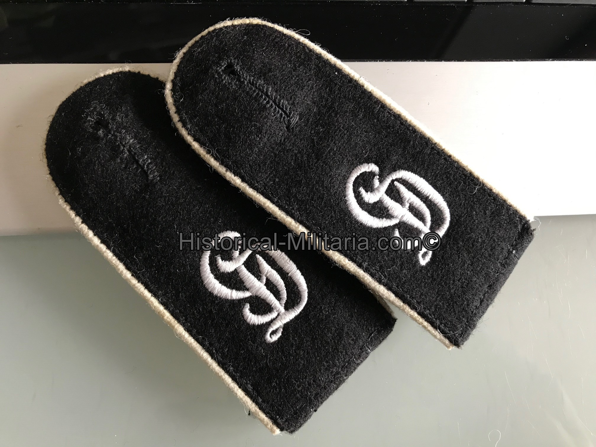 Wehrmacht GD Enlisted shoulder straps Grossdeutschland Infantry - Schulterklappen Großdeutschland Infanterie Mannschaften - Spalline Grossdeutschland fanteria da truppa - 1 pair left on stock Wehrmacht GD Enlisted shoulder straps Grossdeutschland Infantry - Schulterklappen Großdeutschland Infanterie Mannschaften - Spalline Grossdeutschland fanteria da truppa - 1 pair left on stock